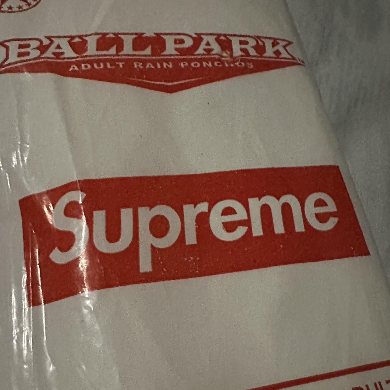 Supreme Supreme SS20 Gift Poncho Size ONE SIZE - 3 Thumbnail