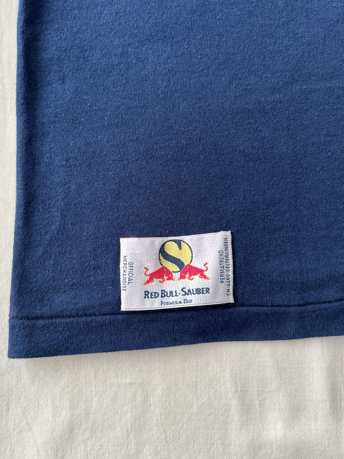 Formula 1 Vintage 90s Red Bull Sauber F1 Formula 1 Navy T-shirt Size US XL / EU 56 / 4 - 6 Thumbnail