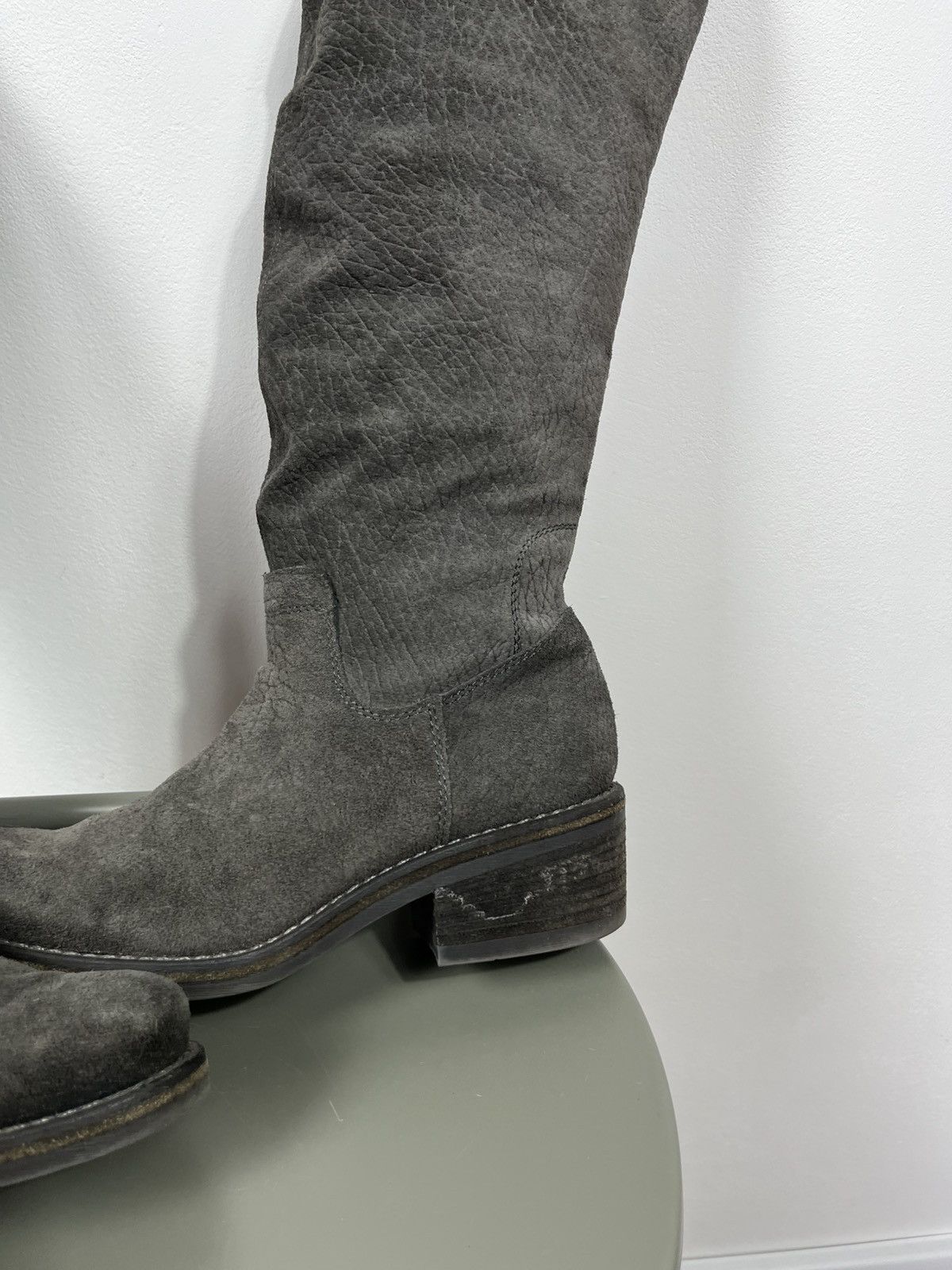 Other Vic Suede Tall Boots Curved Top Shaft Gray 37.5 Distressed Size US 6.5 / IT 36.5 - 4 Thumbnail