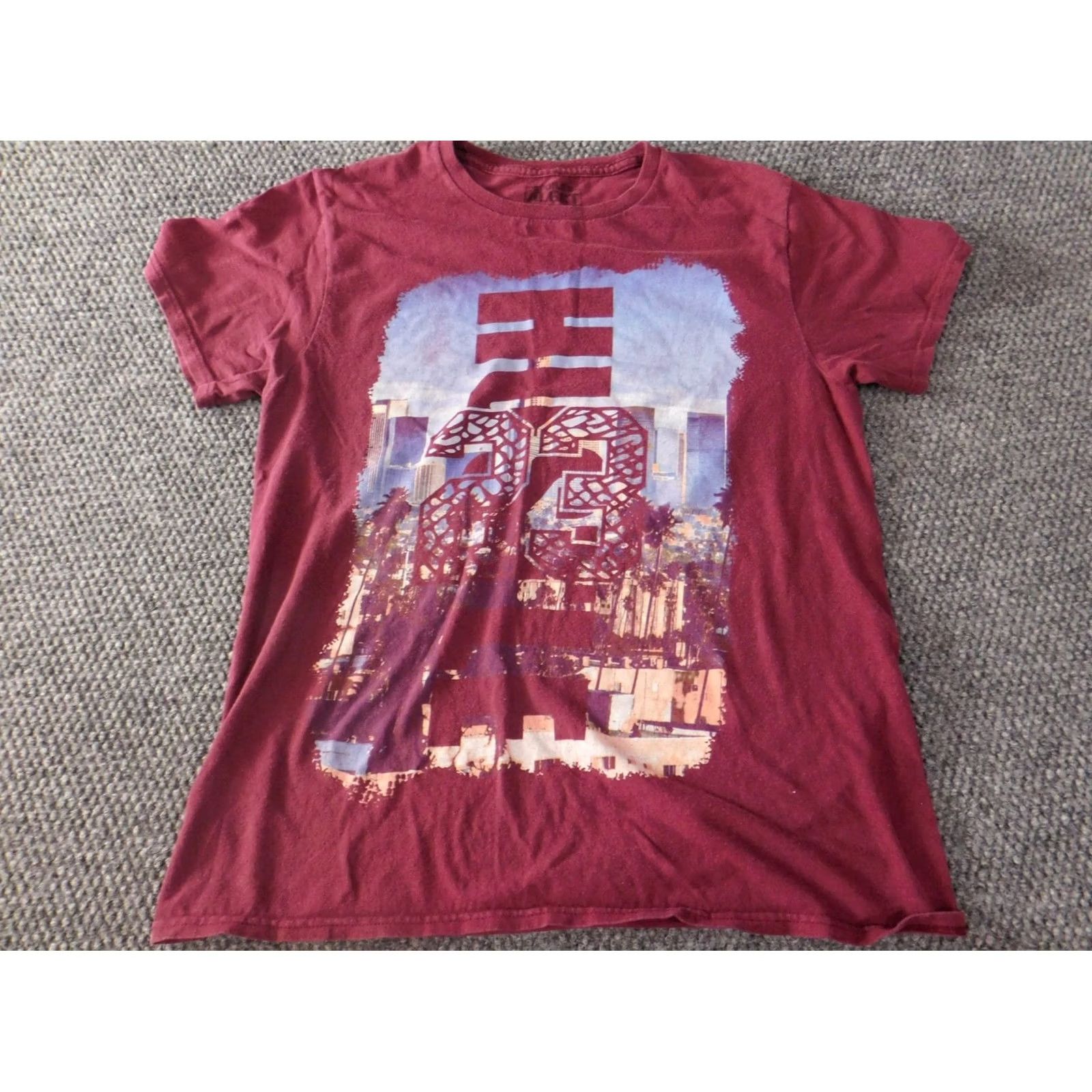 Vintage Spoiler Alert Shirt Mens M Burgundy Graphic City Skyline Shirt Size US M / EU 48-50 / 2 - 2 Thumbnail