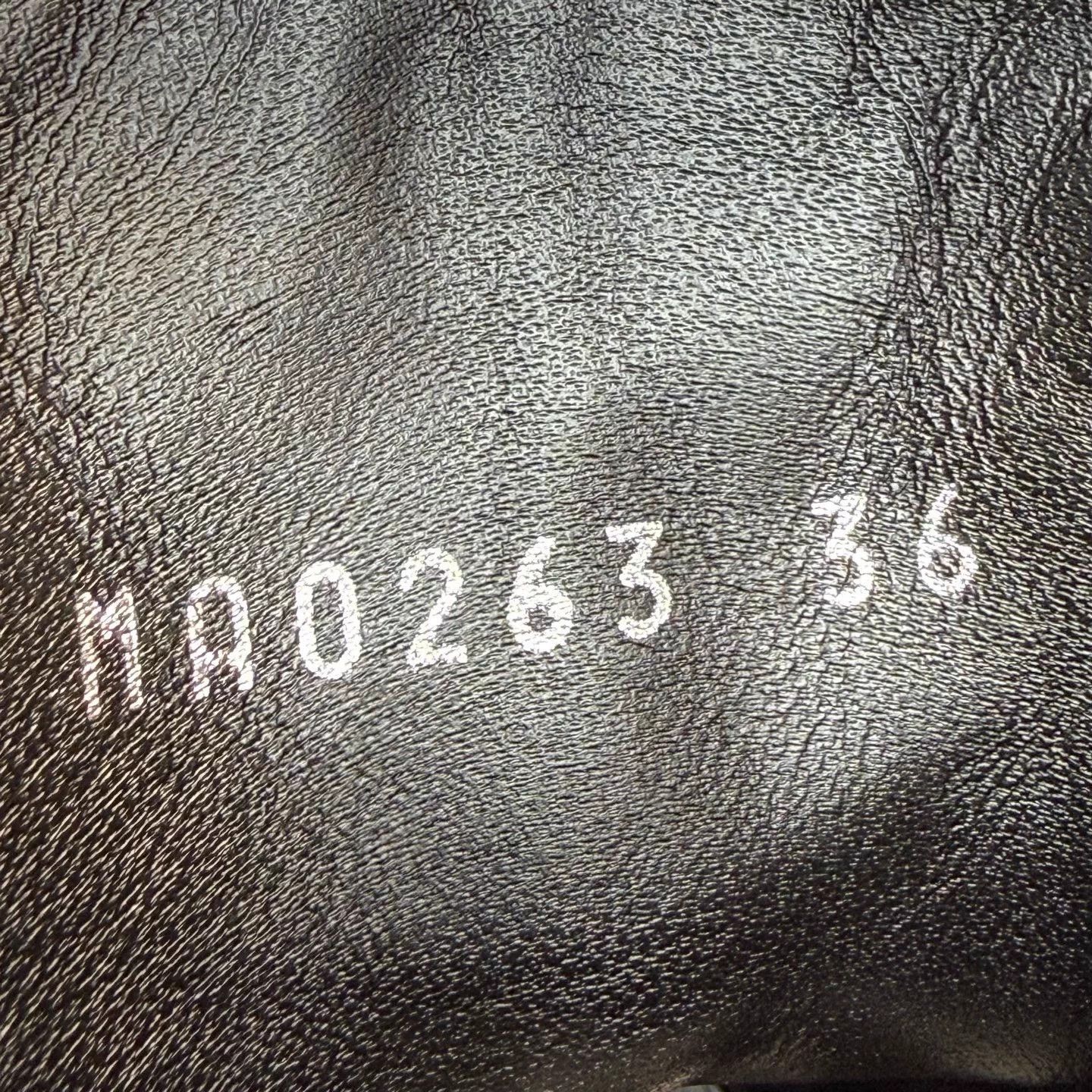 Louis Vuitton LV Monogram handle Chelsea boots women's 36 Size US 5 / IT 35 - 8 Thumbnail