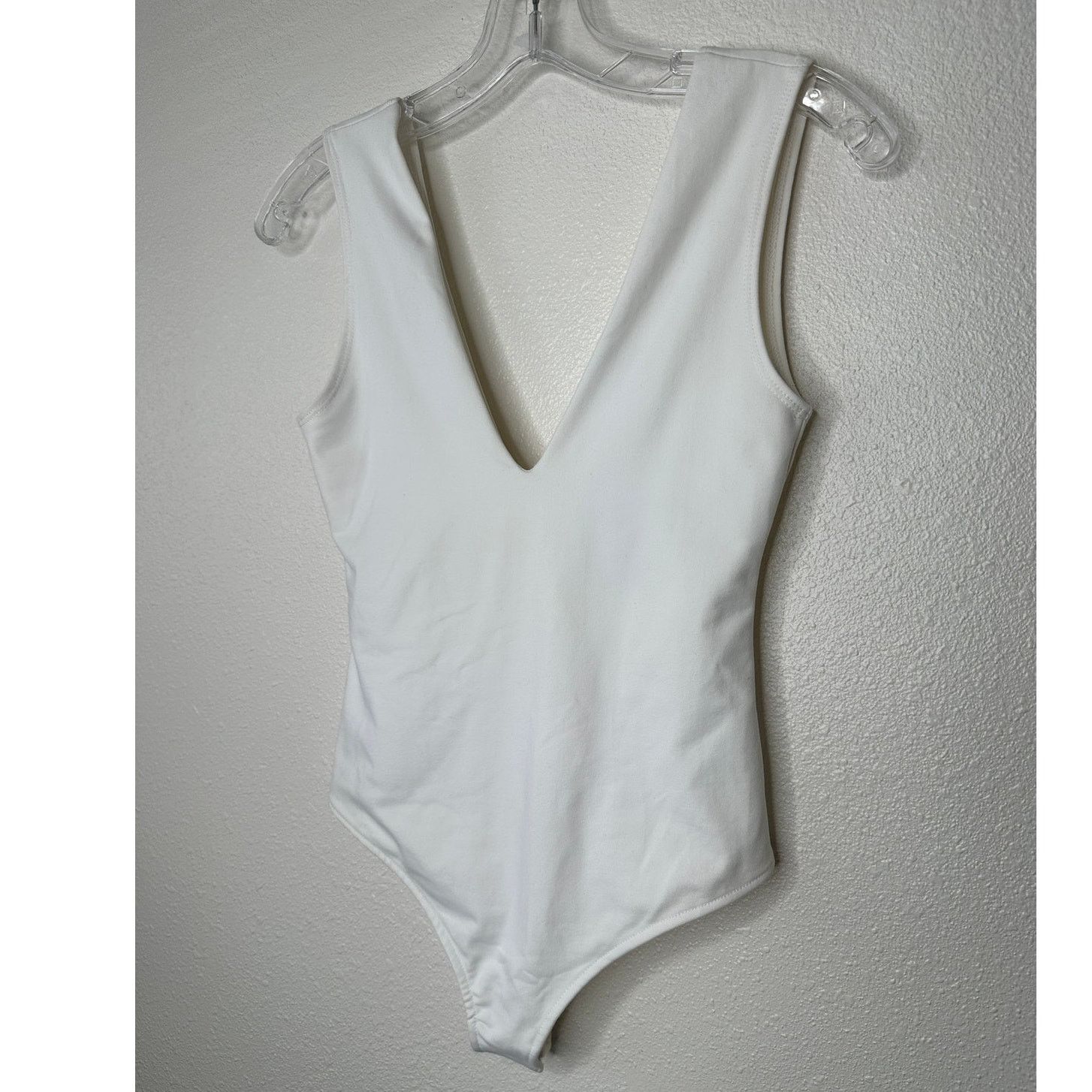 Free People NWT Free People White Deep V-Neck Sleeveless Bodysuit XS Size XS / US 0-2 / IT 36-38 - 2 Thumbnail