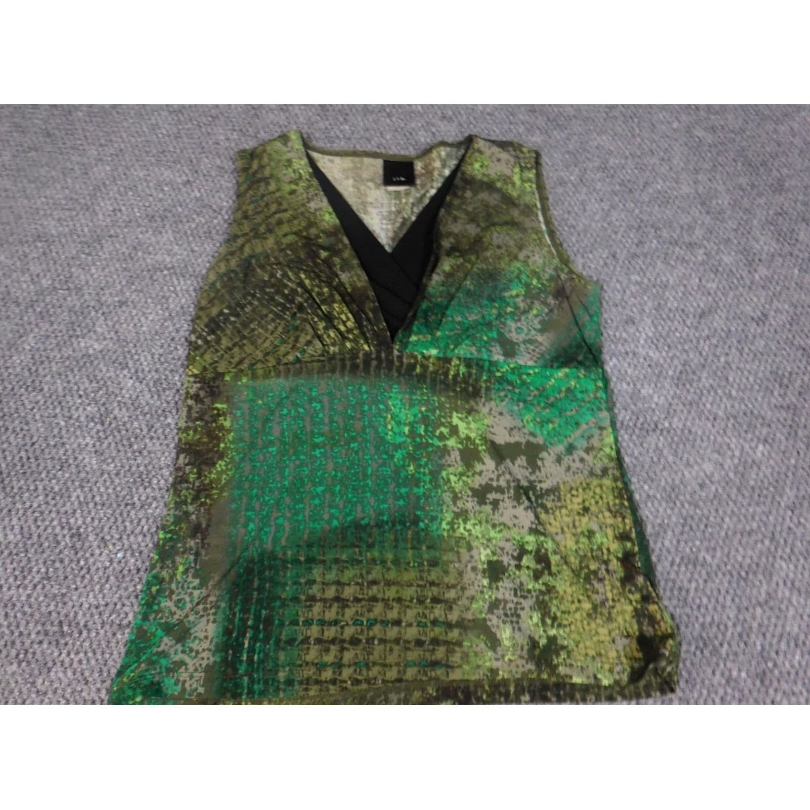 Vintage J.T.B. Blouse Womens Small Green Pullover Crew Neck Sleeveless Geometric Polyester Ruffle Casual University Style Size S / US 4 / IT 40 - 2 Thumbnail