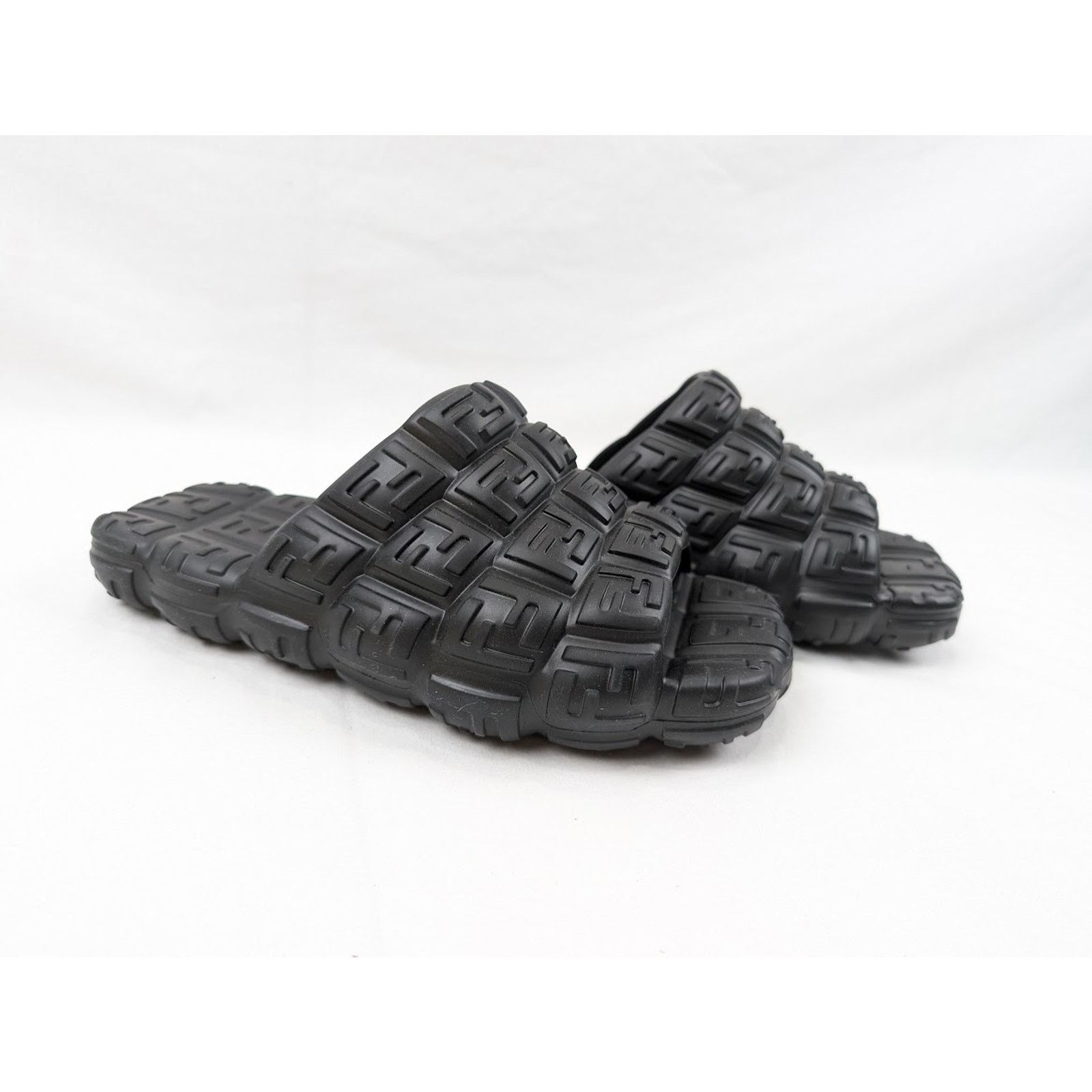 Fendi o1rshd1 Rubber Sole Fendi Logo Slipper Slide Sandal in Nero Size US 7 / EU 40 - 11 Thumbnail