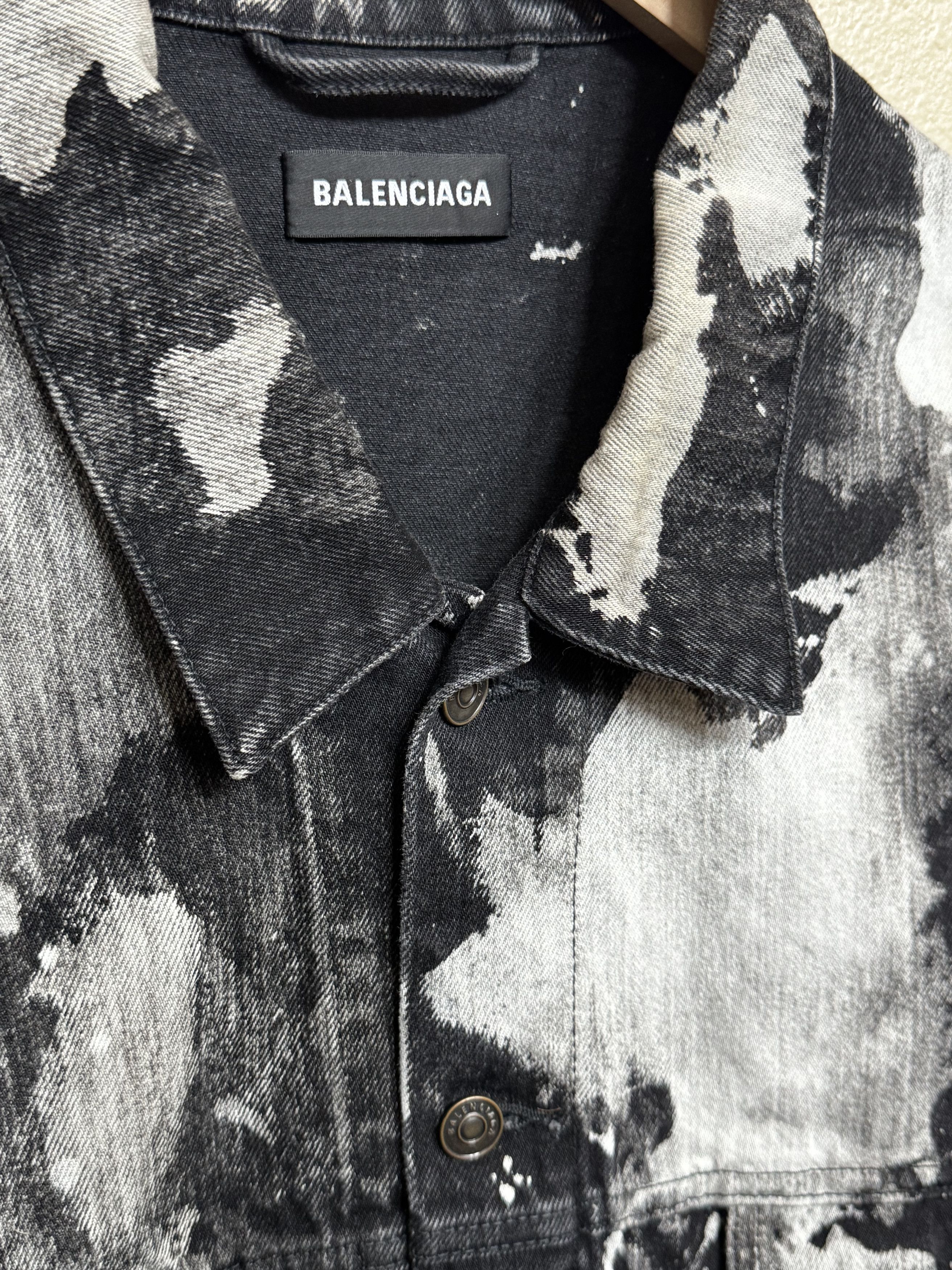 Balenciaga Balenciaga Splatter Effect Oversized Denim Jacket SIZE L Size US L / EU 52-54 / 3 - 2 Thumbnail