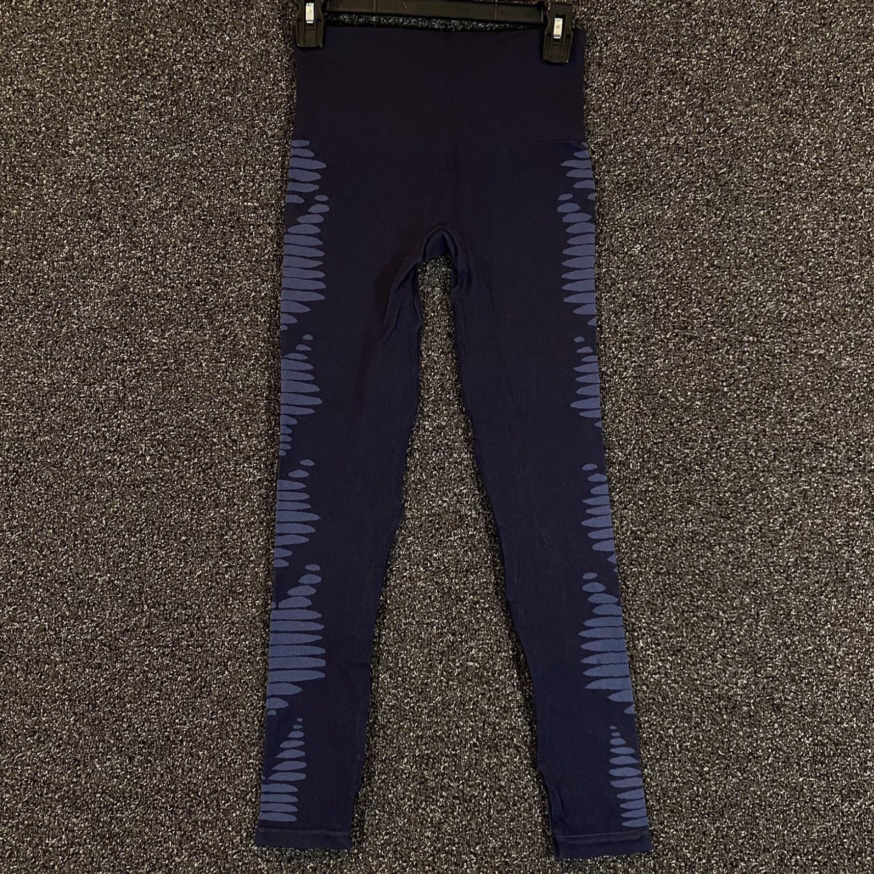 Spanx Spanx Leggings Womens M 25" Inseam Capri Two Tone Blue Oval Pattern Active Workout Fitness Jogging Running Womens Size 32" / US 10 / IT 46 - 7 Thumbnail