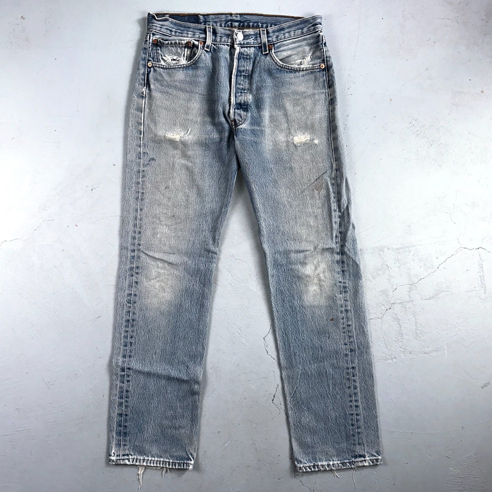Levi's VINTAGE Levi's 501 Jeans Straight Blue Light Wash 33x36 501 Series USA 90s Mens Regular Jeans Size US 33 - 2 Thumbnail
