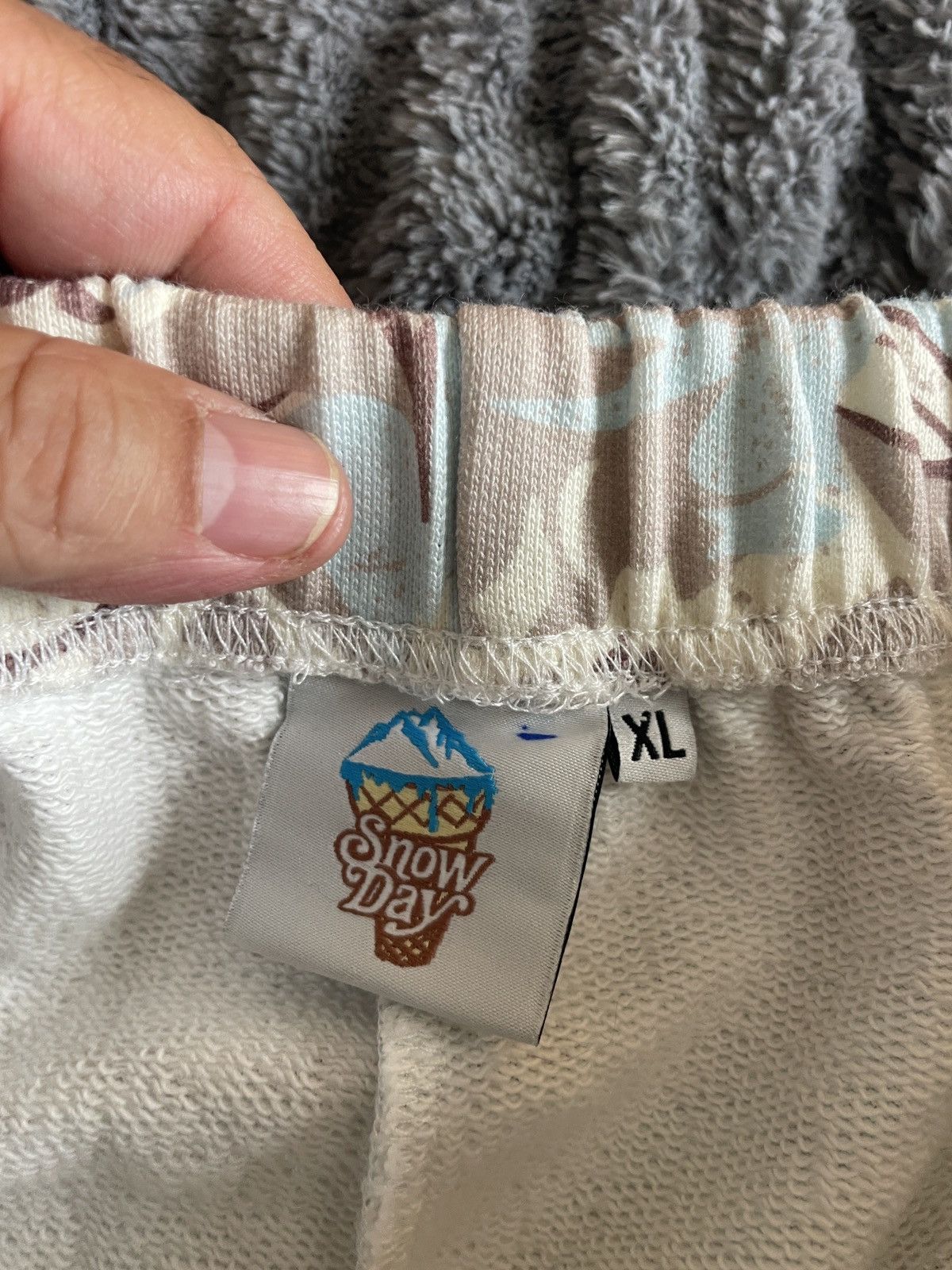 Snowday Camo Cotton joggers Size US 34 / EU 50 - 8 Thumbnail
