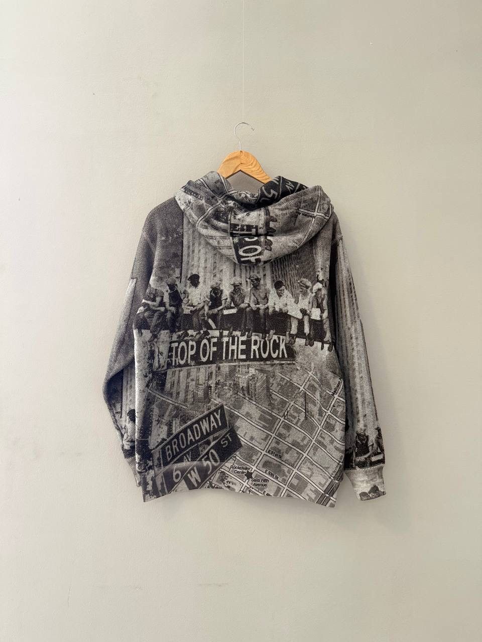 Vintage Top of Rock MEN AT WORK NYC NEW YORK Rockefeller Sweatshirt Size US S / EU 44-46 / 1 - 10 Thumbnail
