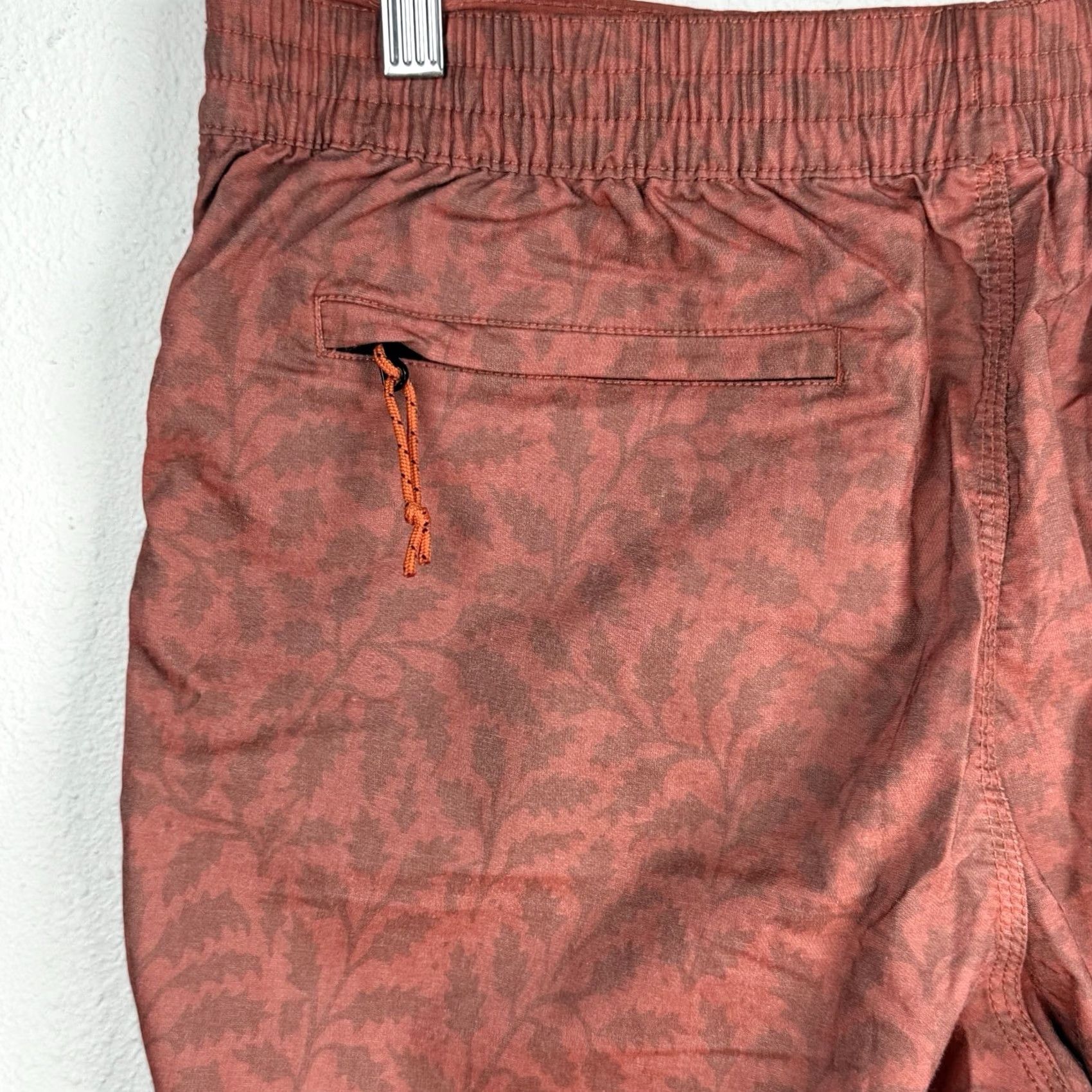 Howler Brothers Howler Brothers Board Shorts Men’s 32 Red Floral 7” Inseam 7” Size US 32 / EU 48 - 5 Thumbnail