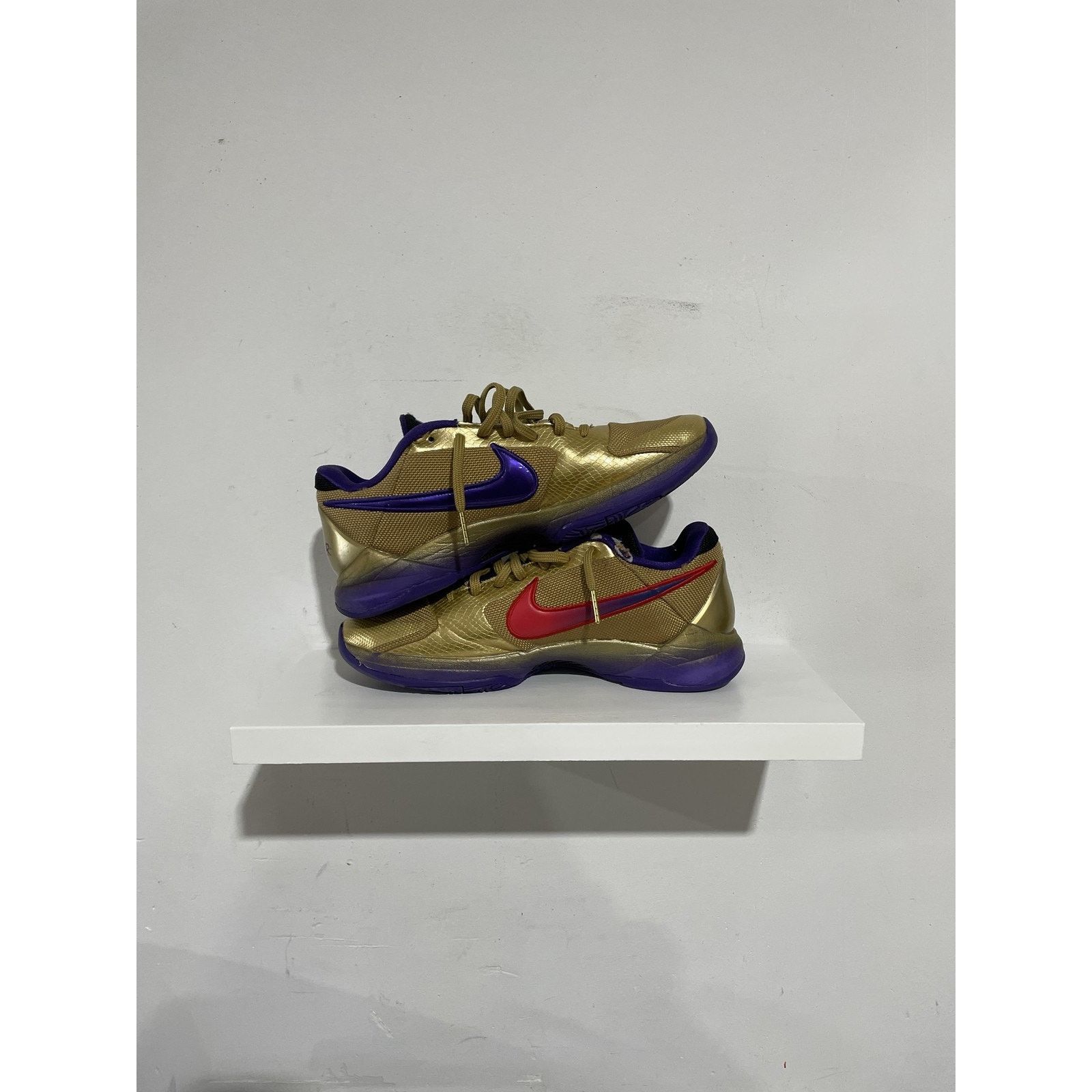Other KOBE 5 PROTRO UNDEFEATED HALL OF FAME SIZE 9 USED Size US 9 / EU 42 - 3 Thumbnail