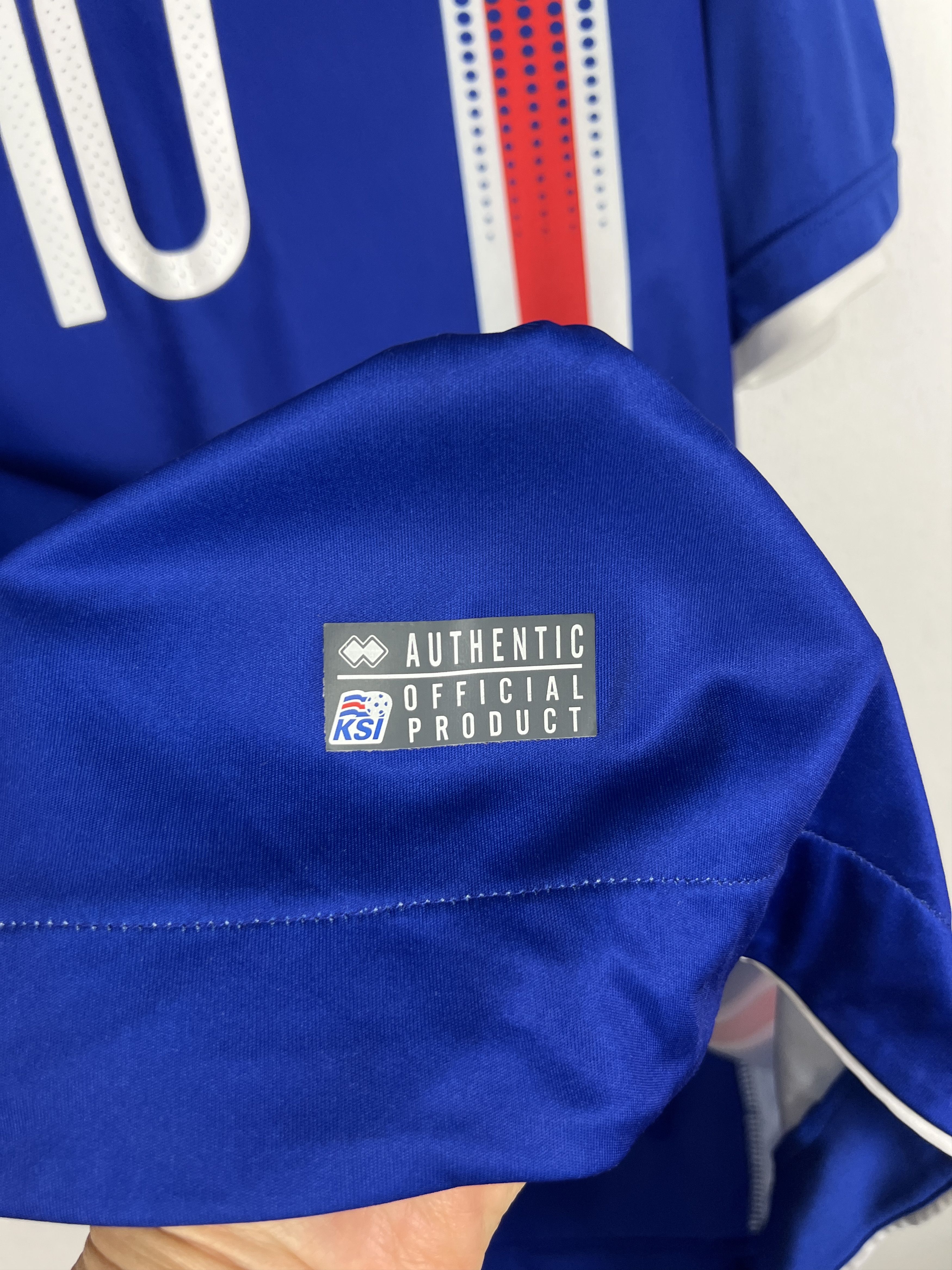 Errea Iceland 2016 Football Shirt Soccer #10 Sigurdsson Jersey Size US L / EU 52-54 / 3 - 4 Thumbnail