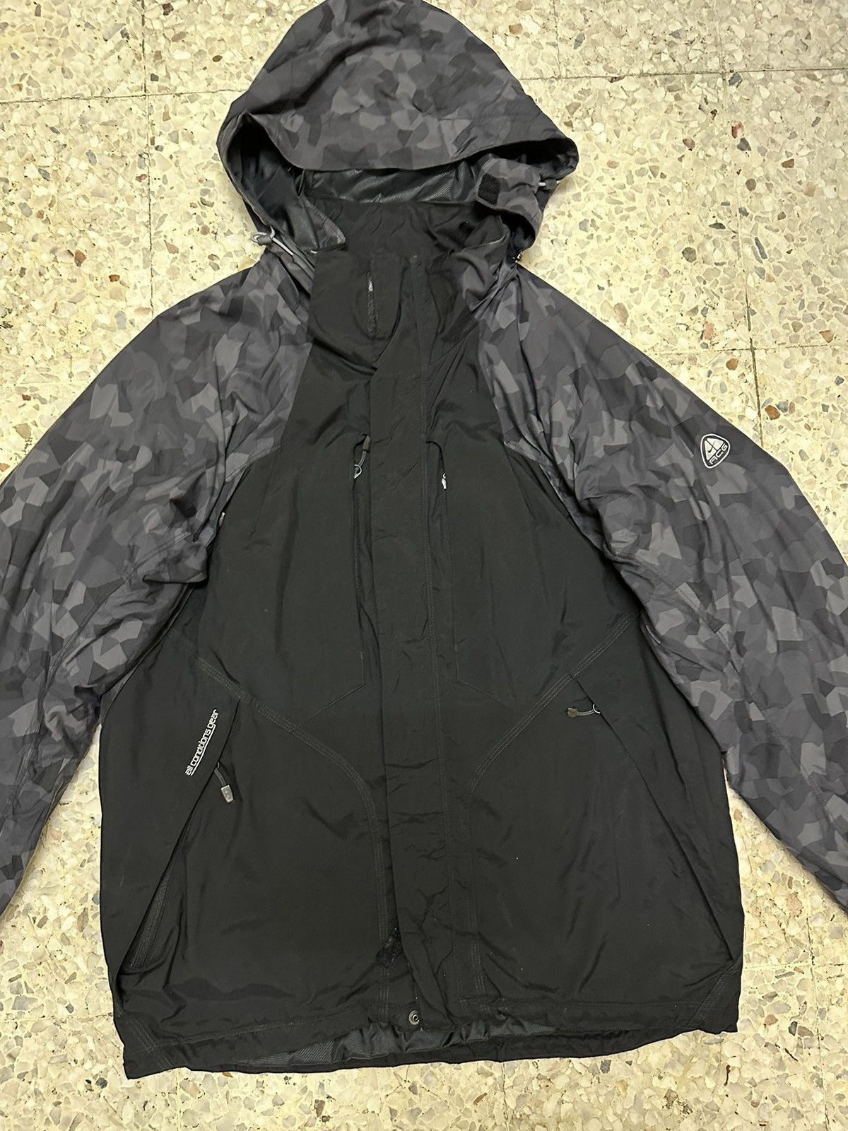 Nike × Nike ACG Nike ACG Padded Jacket Camo Sleeve Design Attachment Hoodies Size US L / EU 52-54 / 3 - 4 Thumbnail