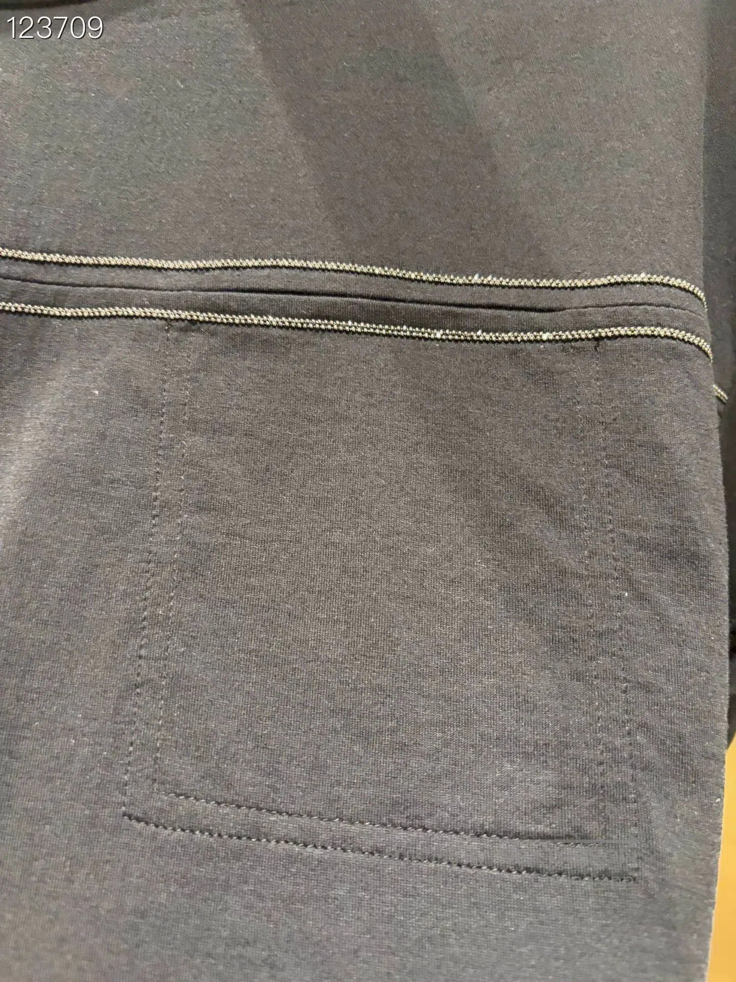 Brunello Cucinelli Brunello Cucinelli L Short. Size US L / EU 52-54 / 3 - 3 Thumbnail