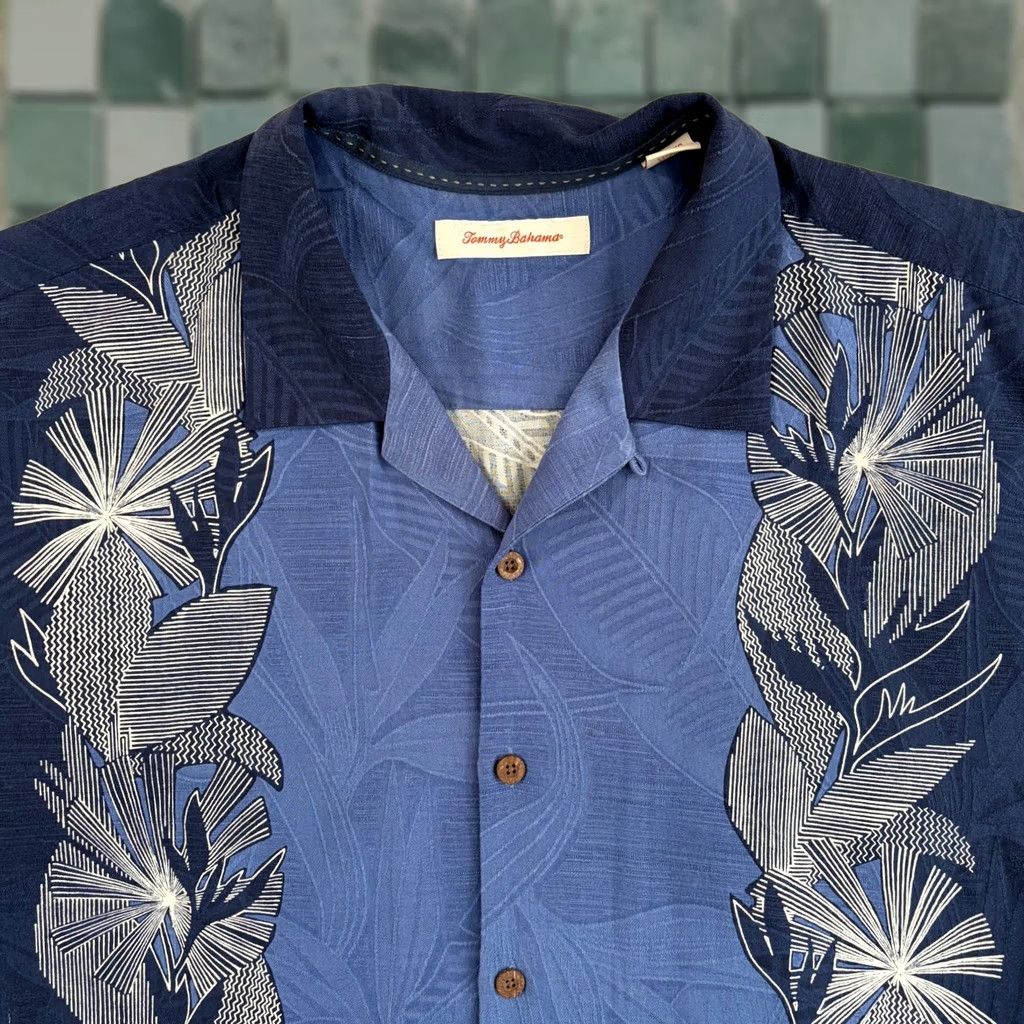 Tommy Bahama VINTAGE Tommy Bahama Camp Shirt Men 2XL Blue Floral Jacquard Silk Short Sleeve Collared Button-Up Hawaiian Beach Casual Travel Rare Mens Size US XXL / EU 58 / 5 - 1 Thumbnail