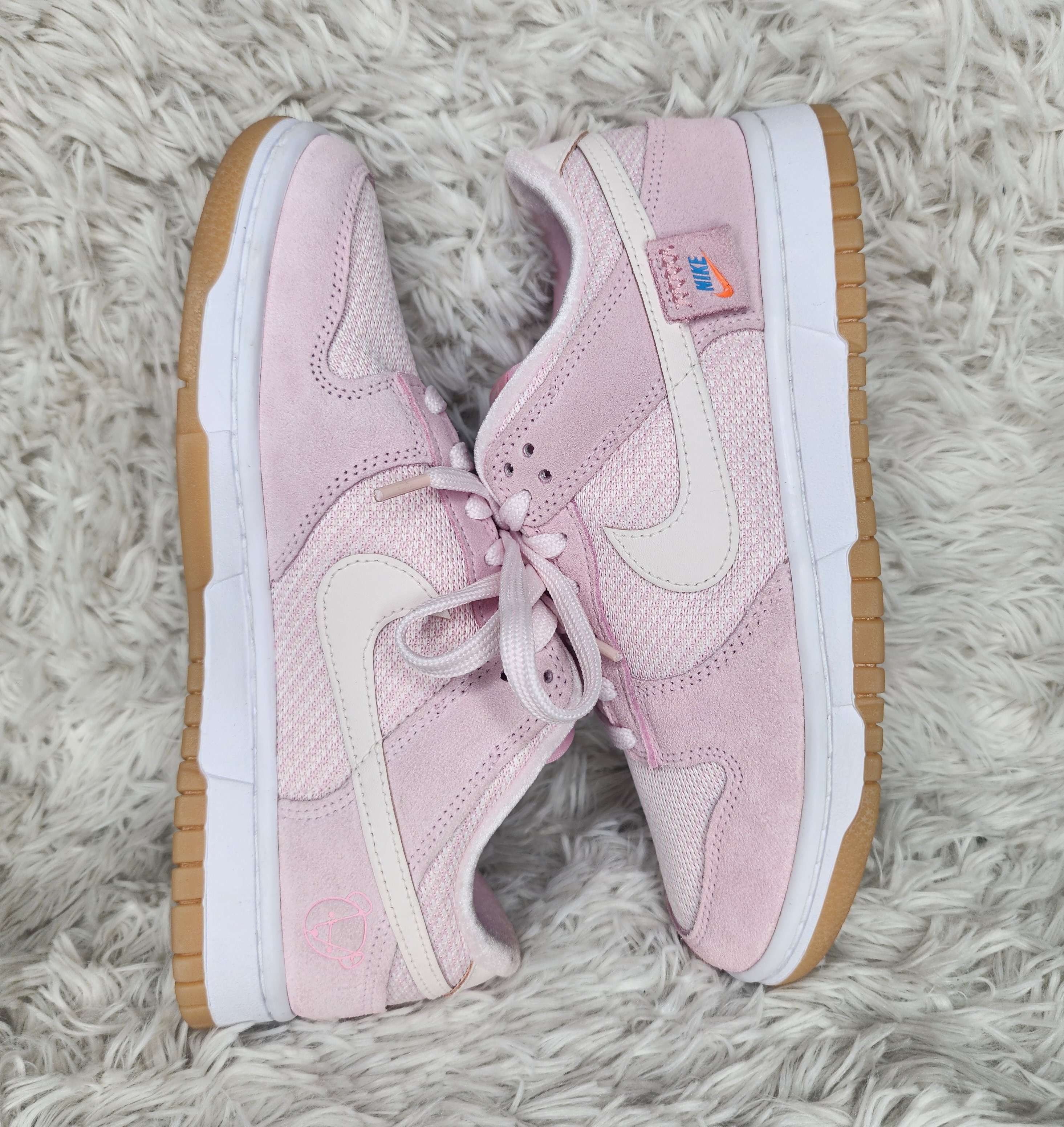 Nike DS Nike Woman Dunk Low Teddy Bear light soft pink 2022 Size US 7.5 / IT 37.5 - 2 Thumbnail
