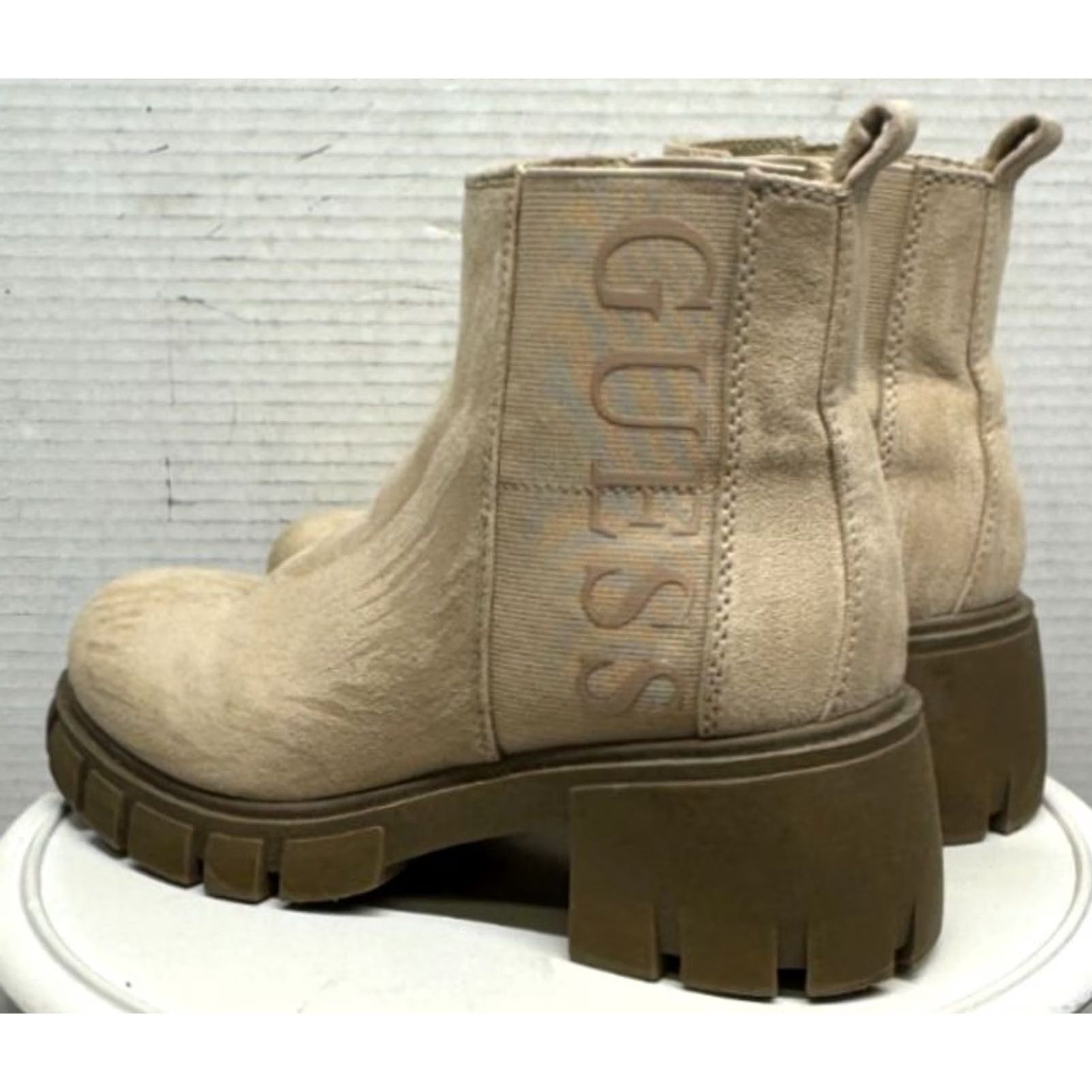 Guess Guess Chelsea Boots Suede Booties Pull On 2.5" Lug Soles Light Beige Womens 6.5 Size US 7 / IT 37 - 6 Thumbnail