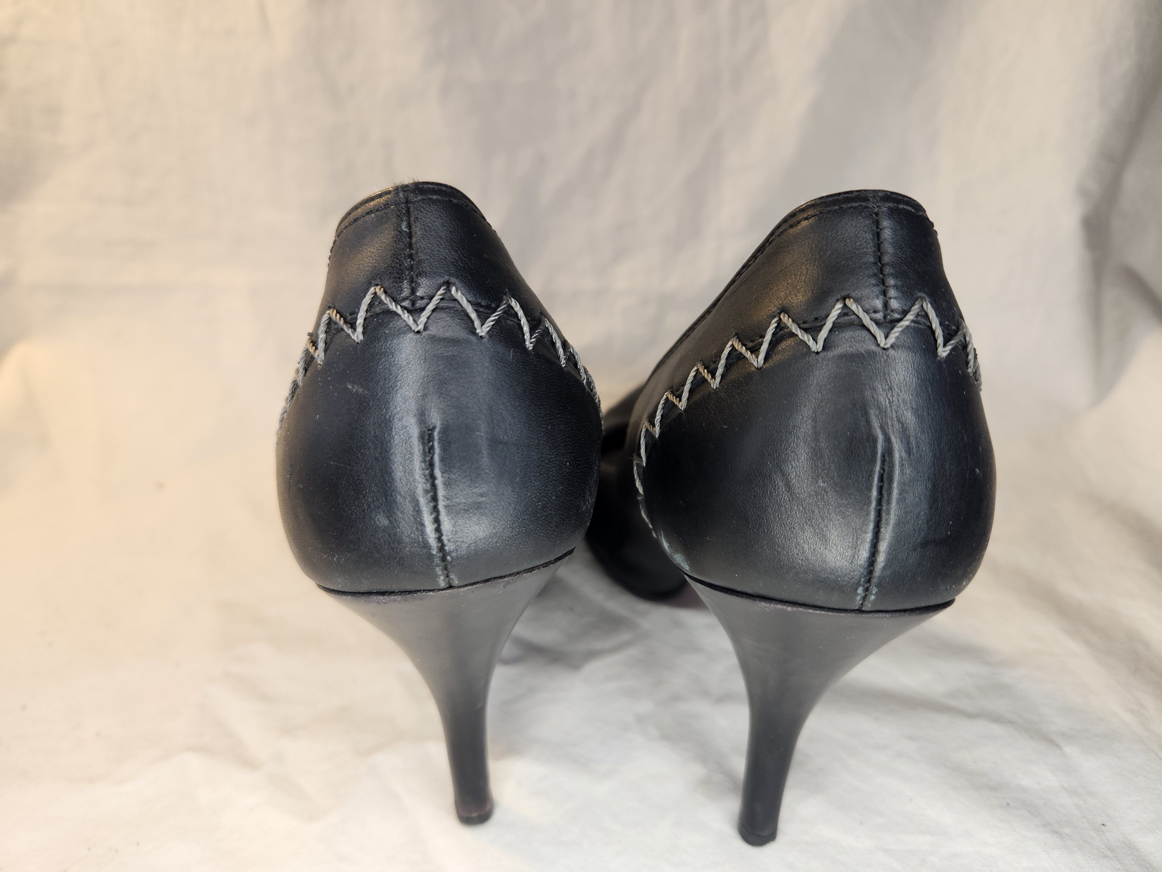 Salvatore Ferragamo CLASSIC PUMP BUCKLE VARA Size US 9.5 / IT 39.5 - 4 Thumbnail