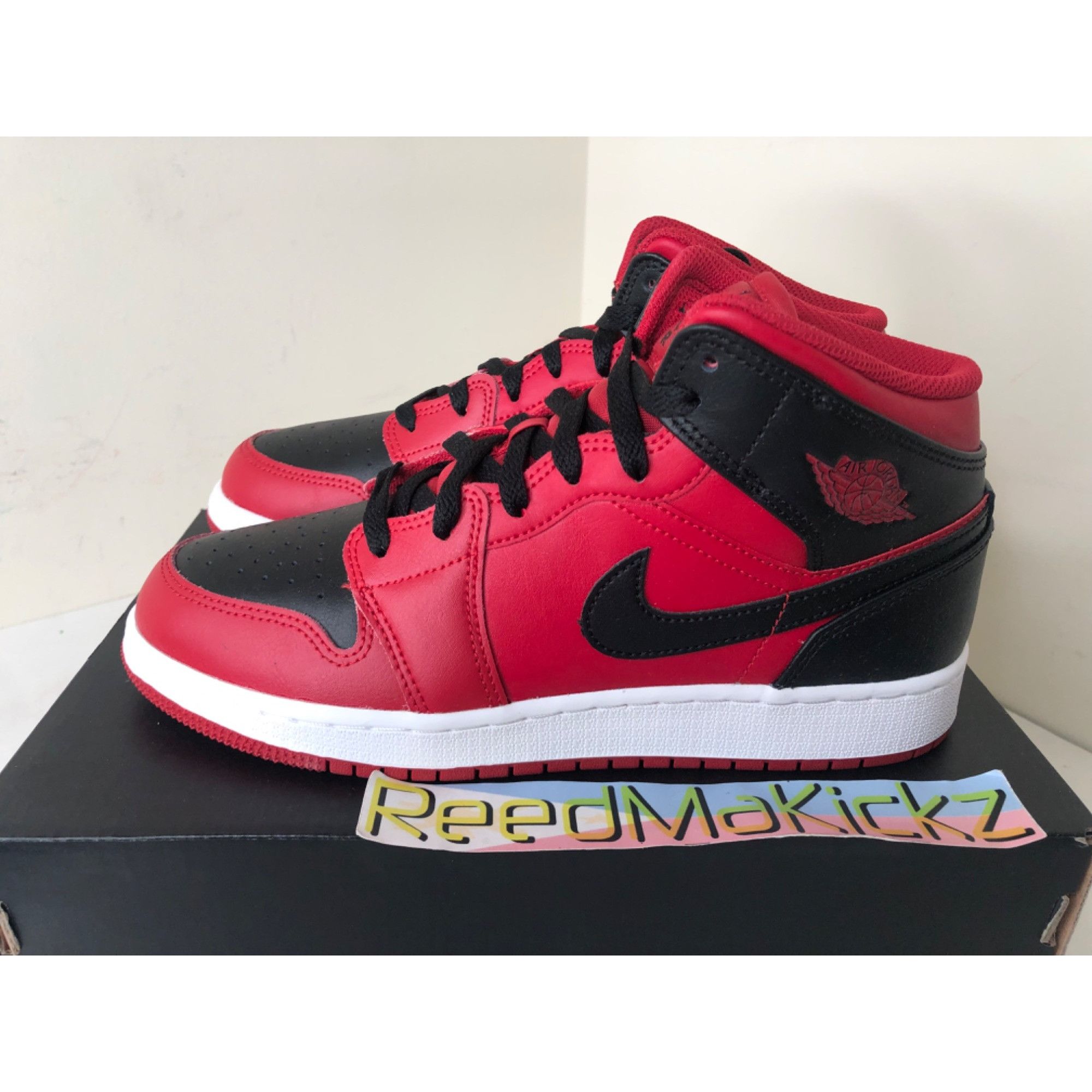 Jordan Brand Jordan 1 Mid Gym Red Black GS 6y Size US 6 / EU 39 - 1 Thumbnail