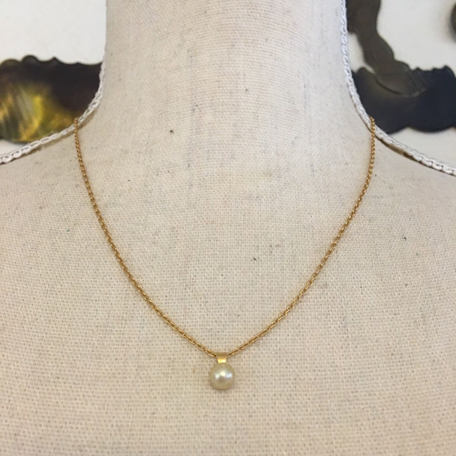 Vintage Vintage Avon pearl pendant on gold tone chain Size ONE SIZE - 1 Thumbnail
