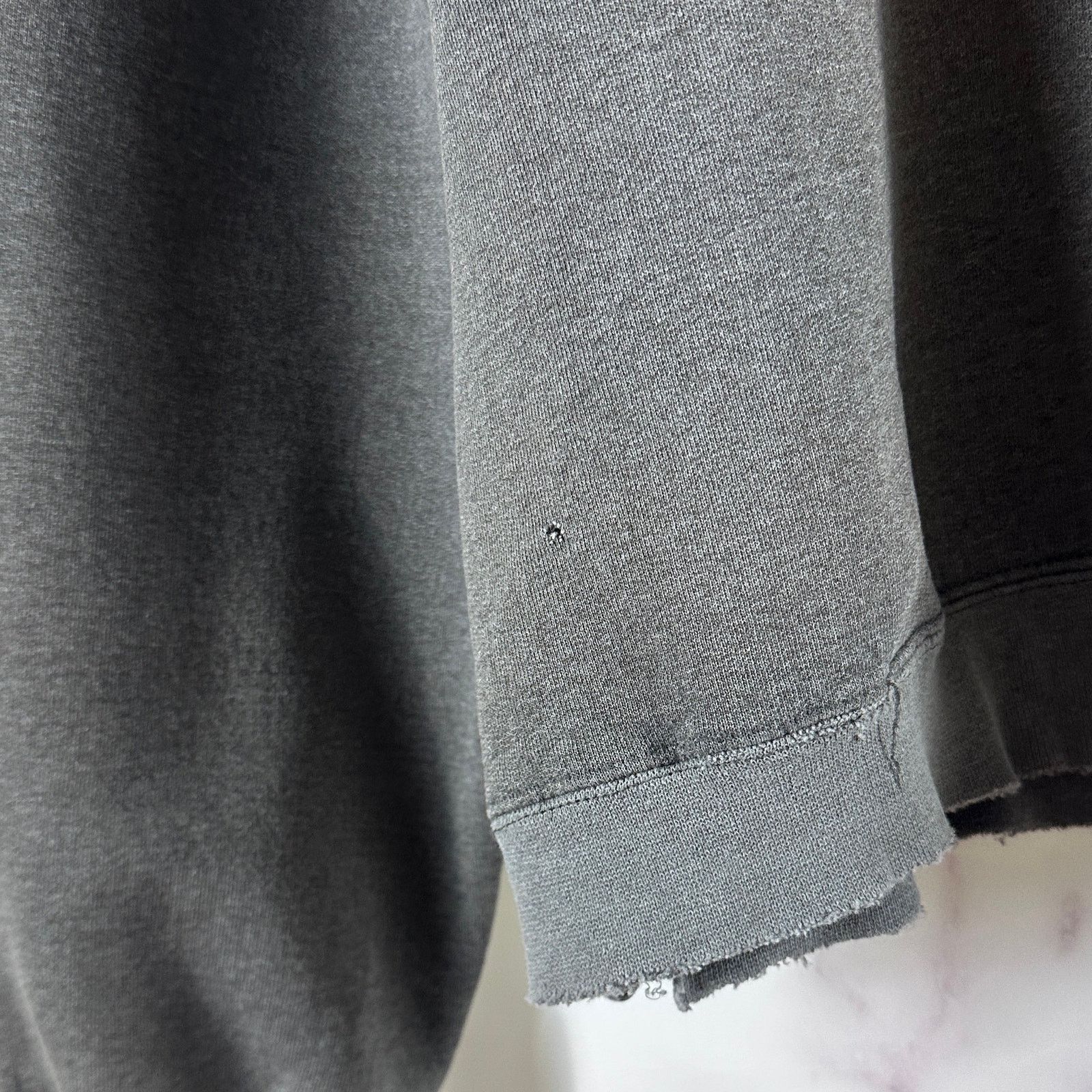 Champion Vintage Distressed Grey Crewneck Size US L / EU 52-54 / 3 - 5 Thumbnail