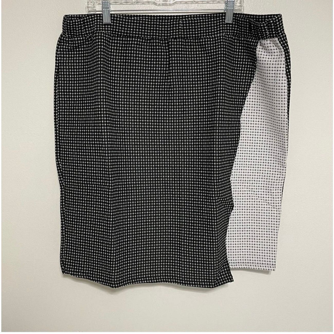 Other JESSICA LONDON Black & White Box Plaid Skirt Size 18/20 NWT Size 40" / US 18 - 1 Thumbnail