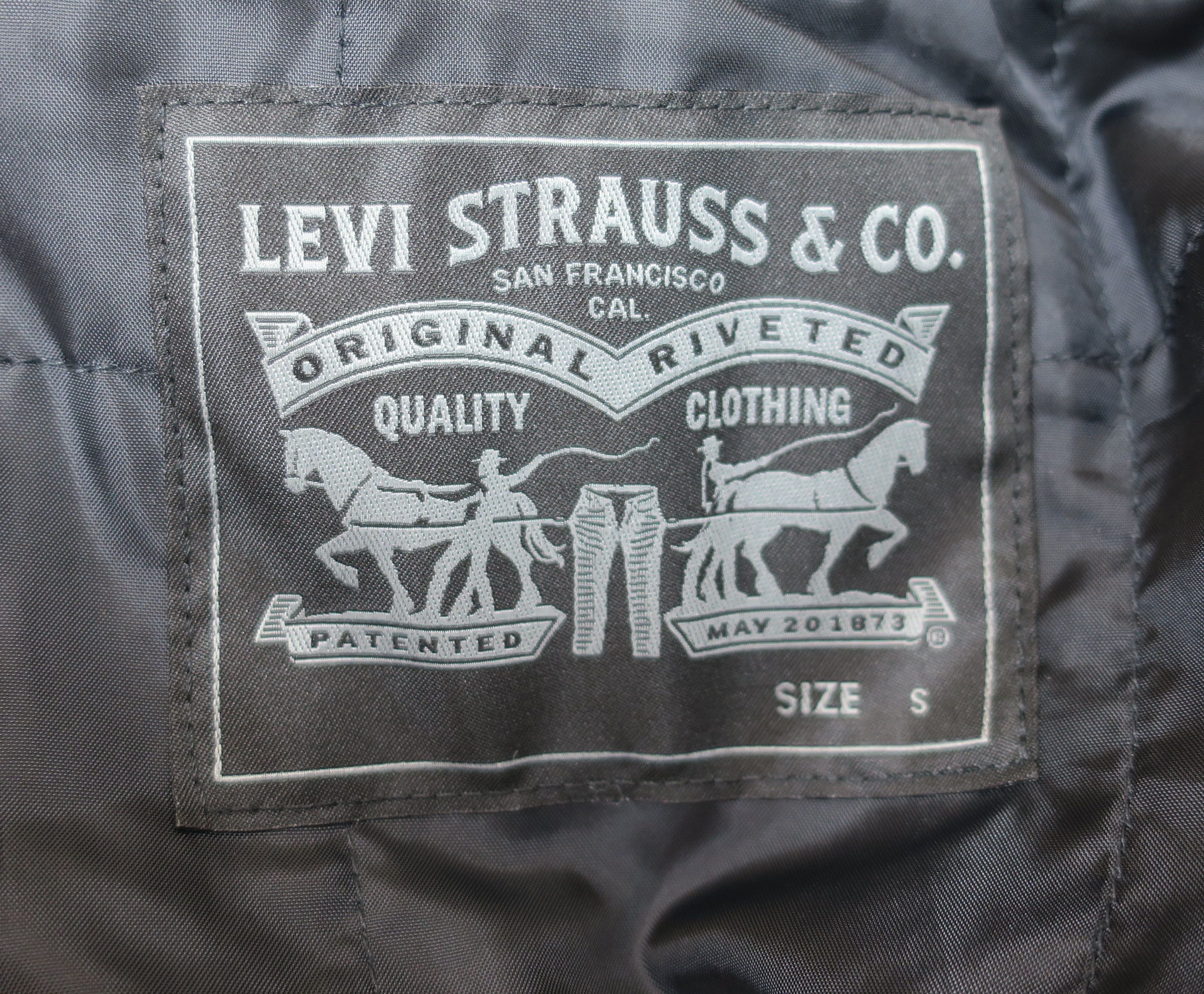 LEVIS PERFORMANCE MENS INSULATED JACKET BOMBER size S