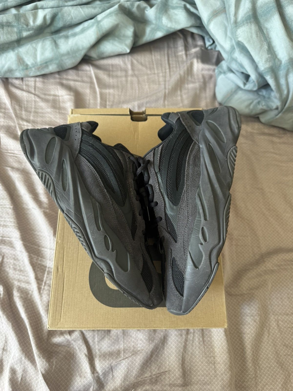Yeezy Yeezy 700 V2 Vanta Size US 9.5 / EU 42-43 - 3 Thumbnail