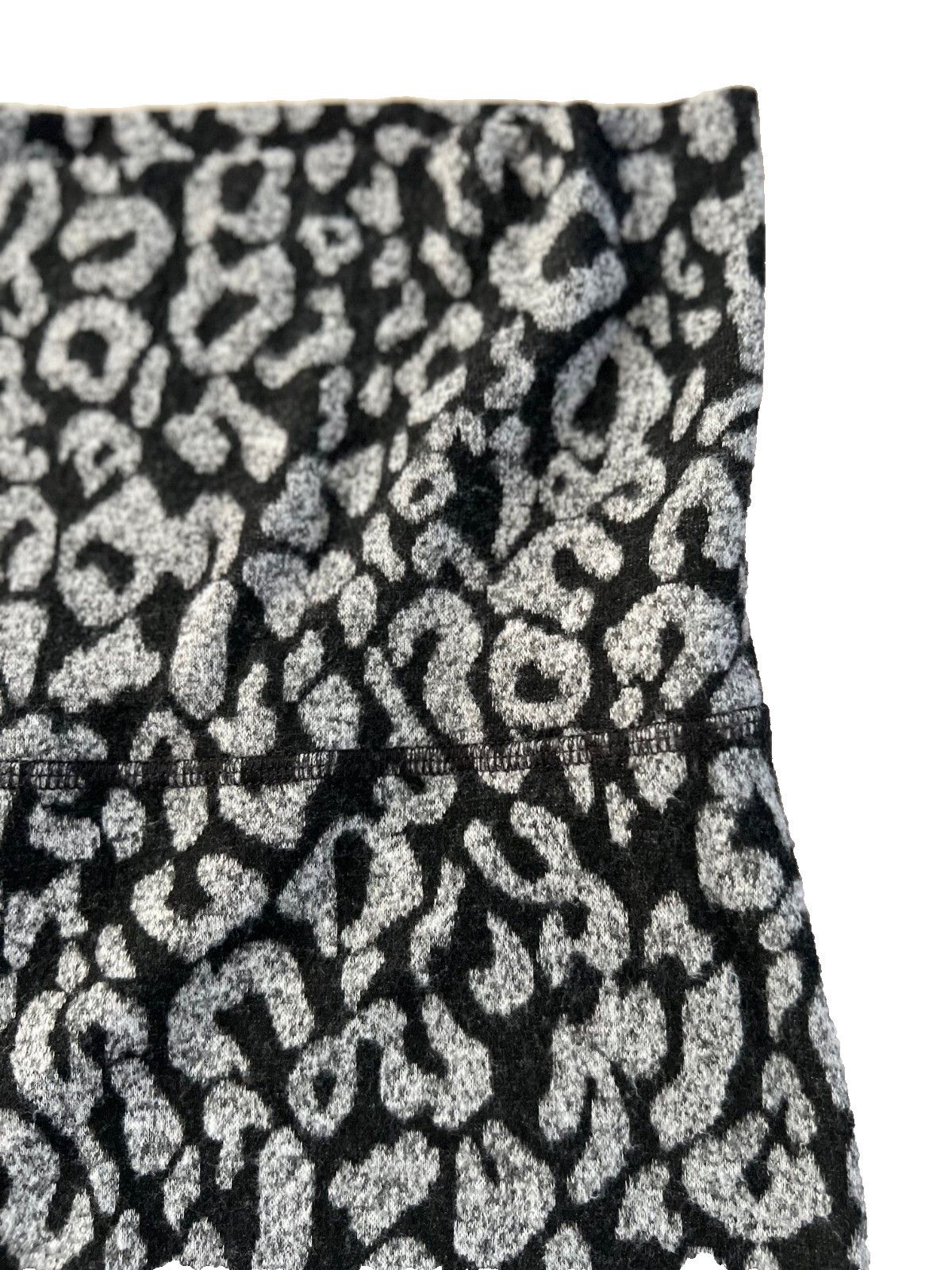 Other HUE U22750H Ultra Brushed Leggings Leopard Grey ( L ) Size 32" / US 10 / IT 46 - 4 Thumbnail