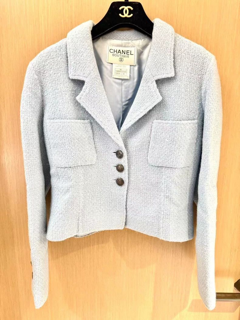 Chanel Chanel Light blue tweed suit jacket with silver button dou Size M / US 6-8 / IT 42-44 - 1 Thumbnail