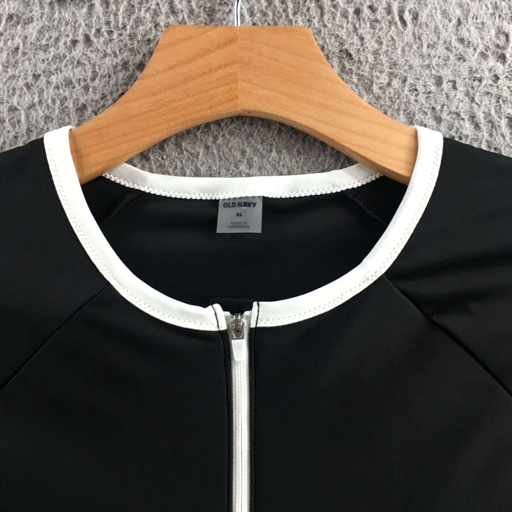 Old Navy Old Navy Rash Guard XL Black Women's Half Zip Crop Long Sleeve Crew Neck NEW Size XL / US 12-14 / IT 48-50 - 3 Thumbnail