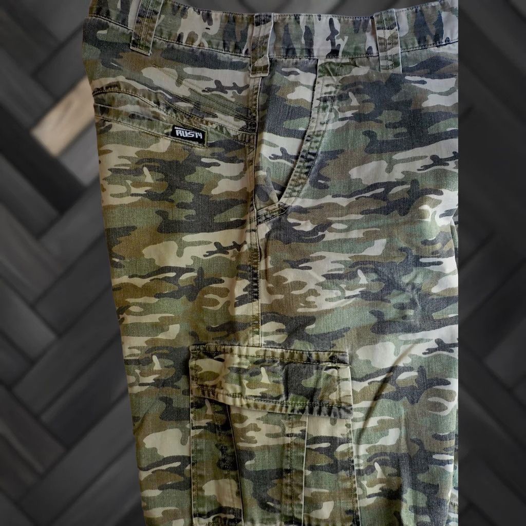 Rusty VINTAGE Rusty Mens Cargo Shorts Camouflage Cotton Green Brown Beige SZ 32 Size US 32 / EU 48 - 1 Thumbnail
