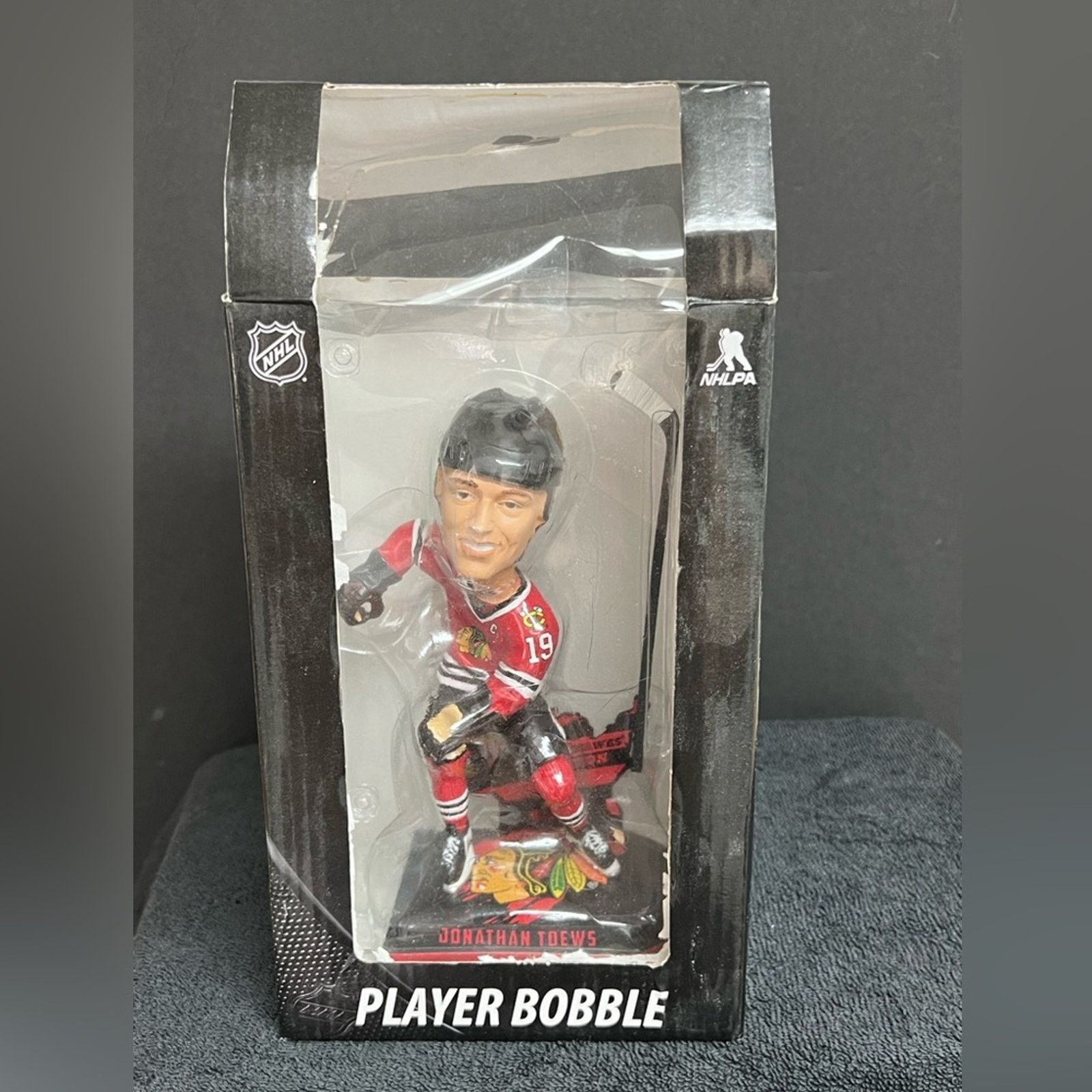 NHL NIB 2016 JONATHAN TOEWS CHICAGO BLACKHAWKS BOBBLEHEAD Size ONE SIZE - 1 Thumbnail