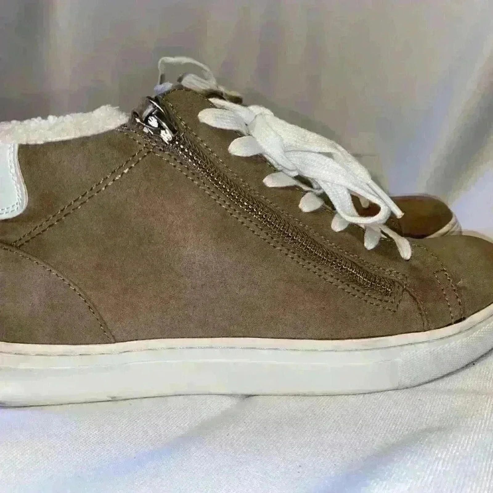 Other Universal Thread Tilly Sherpa Lined Hightop Sneakers Size 10 Size US 10 / IT 40 - 6 Thumbnail