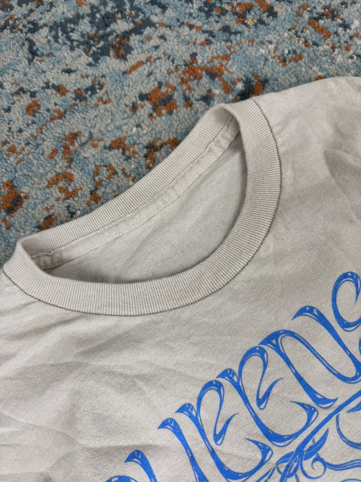 Band Tees Vintage Y2K Queens od the stone age graphic band tee merch Size US S / EU 44-46 / 1 - 6 Thumbnail