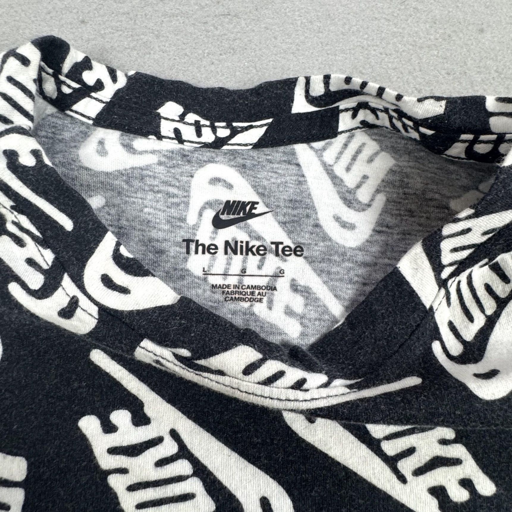 Nike VINTAGE? Nike Shirt Mens Small Black White The Nike Tee All Over Print Swoosh Logo AOP Size US M / EU 48-50 / 2 - 6 Thumbnail