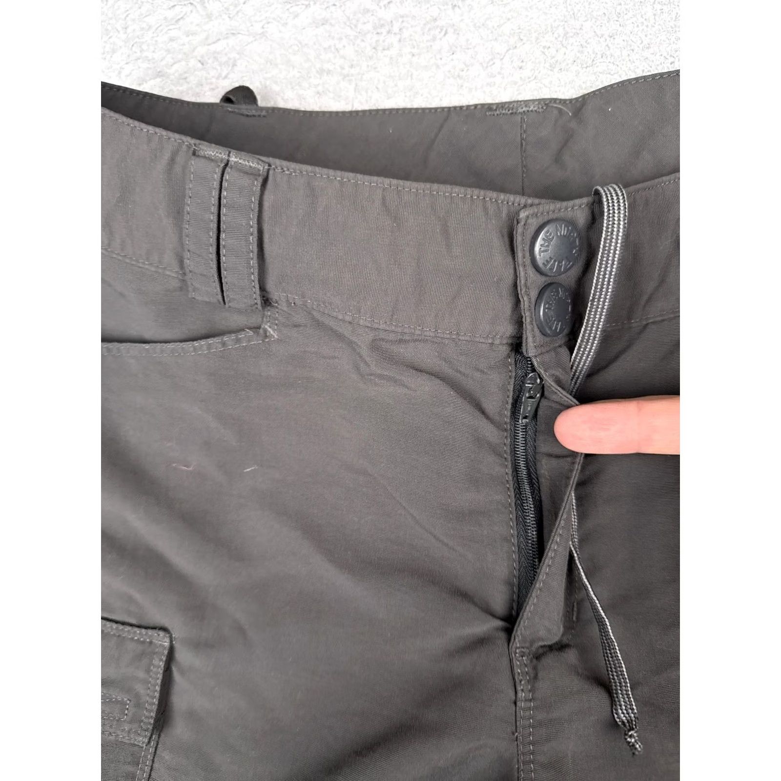 The North Face The North Face Cargo Shorts Womens 10 Gray Microfiber Hiking Walking 30x6 Size 32" / US 10 / IT 46 - 6 Thumbnail