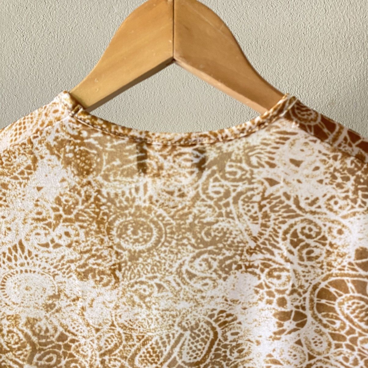 Morgan De Toi MORGAN DE TOI Y2K Beige Lace-Print V-Neck Tee Mesh Size S / US 4 / IT 40 - 18 Thumbnail