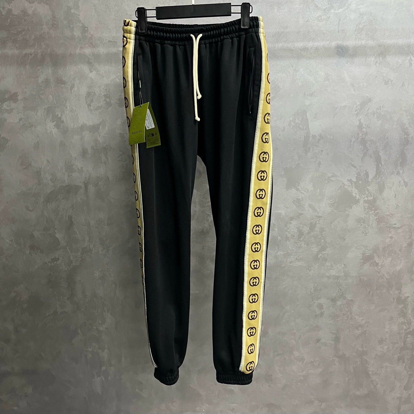 Gucci black logo print knitted sports pants Size US 26 / EU 42 - 1 Thumbnail