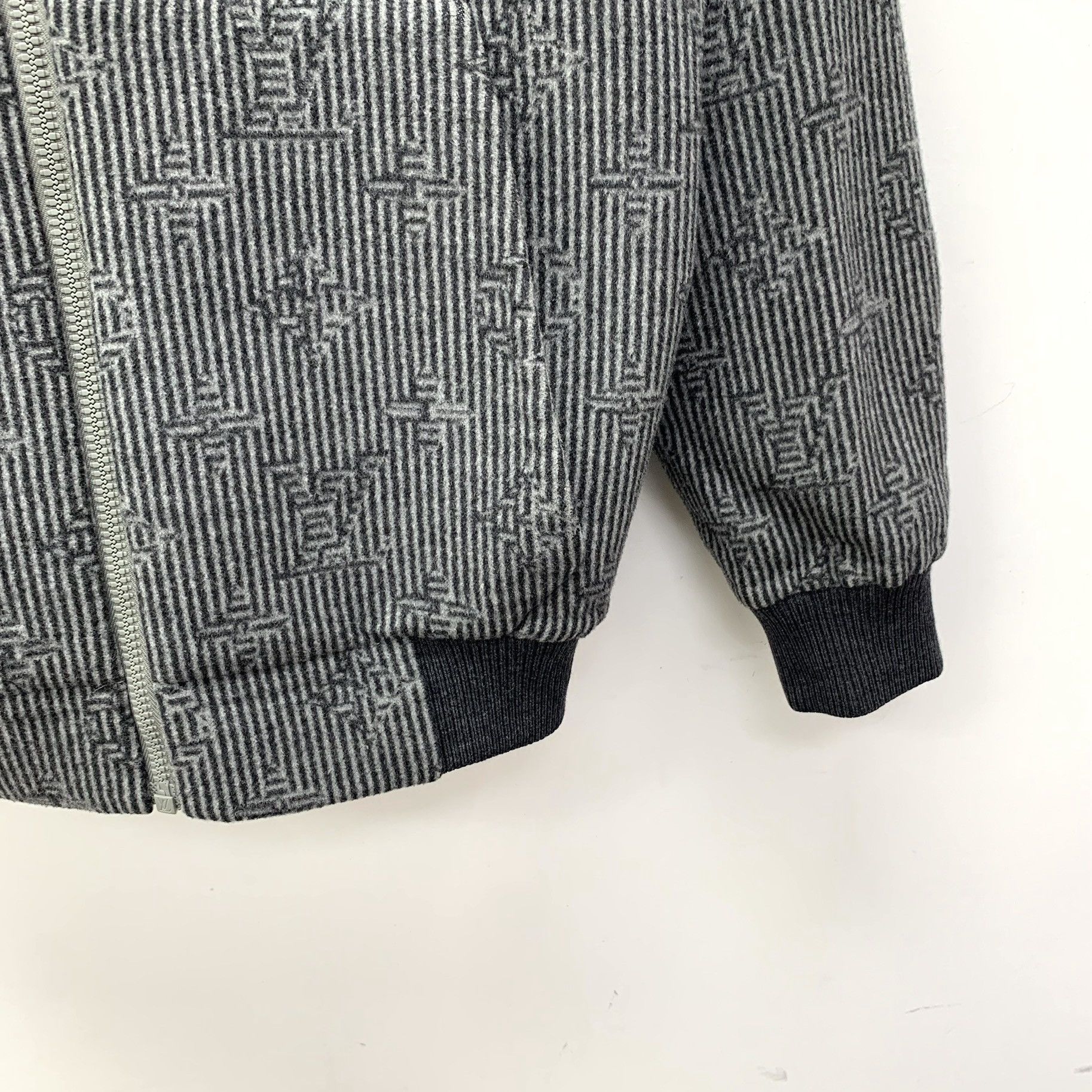Louis Vuitton Louis Vuitton Embossed Wool Reversible Hoodie Grey (Size XS) Size XS / US 0-2 / IT 36-38 - 3 Thumbnail
