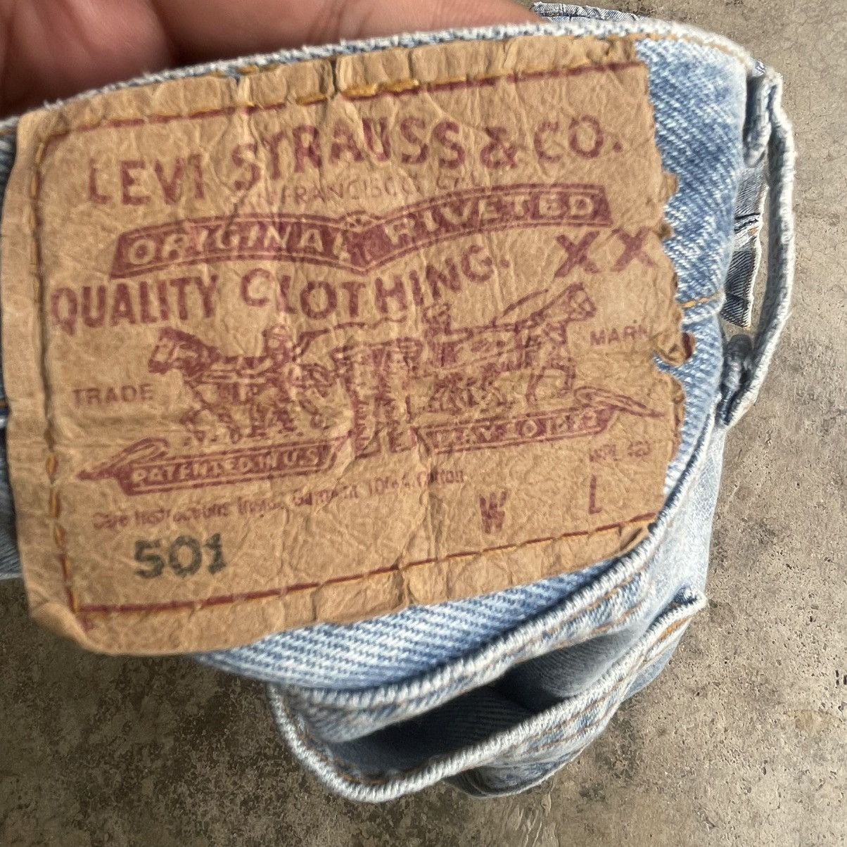 Levi's Vintage Clothing 🔥Vintage Levis 501 Stoned Washed Ripped Distress Denim Jeans Size US 31 - 15 Thumbnail