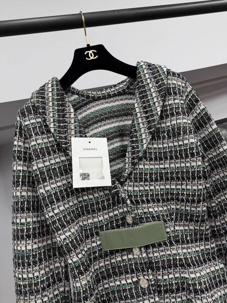 Chanel Chanel Current series heavy industry green knitted jacket Size XS / US 0-2 / IT 36-38 - 2 Thumbnail