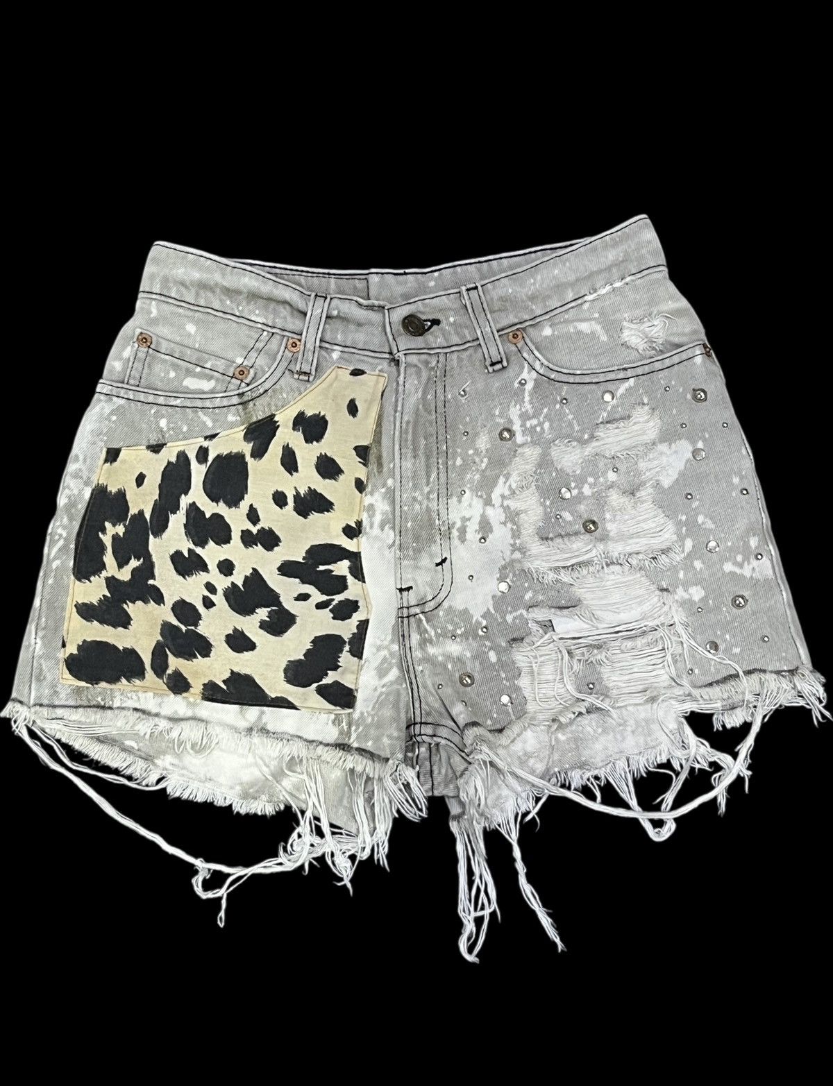 Levi's Vintage Clothing Levi's Rework Distressed Leopard Patch Studded Bleach Shorts Size 27" / US 4 / IT 40 - 1 Thumbnail
