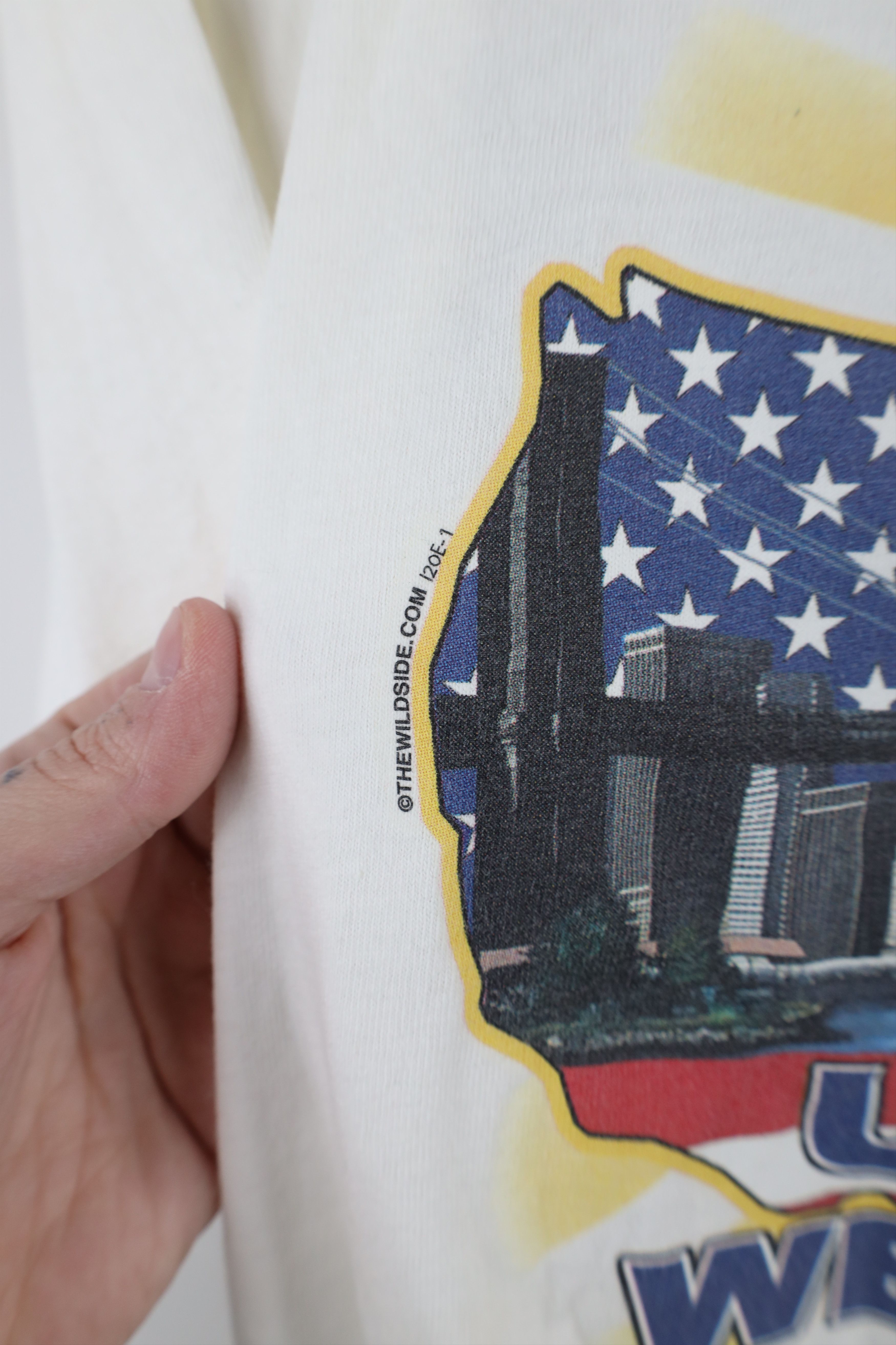 Vintage Vintage Y2K 2001 Twin Towers United We Stand T-Shirt USA Size US L / EU 52-54 / 3 - 6 Thumbnail