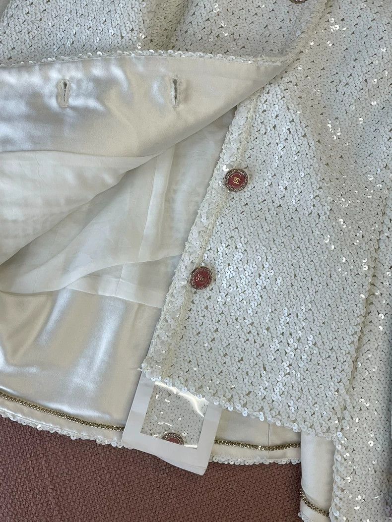 Chanel Chanel 22S white sequin color sleeve heavy industry jacket Size XXS / US 00 / IT 34 - 4 Thumbnail