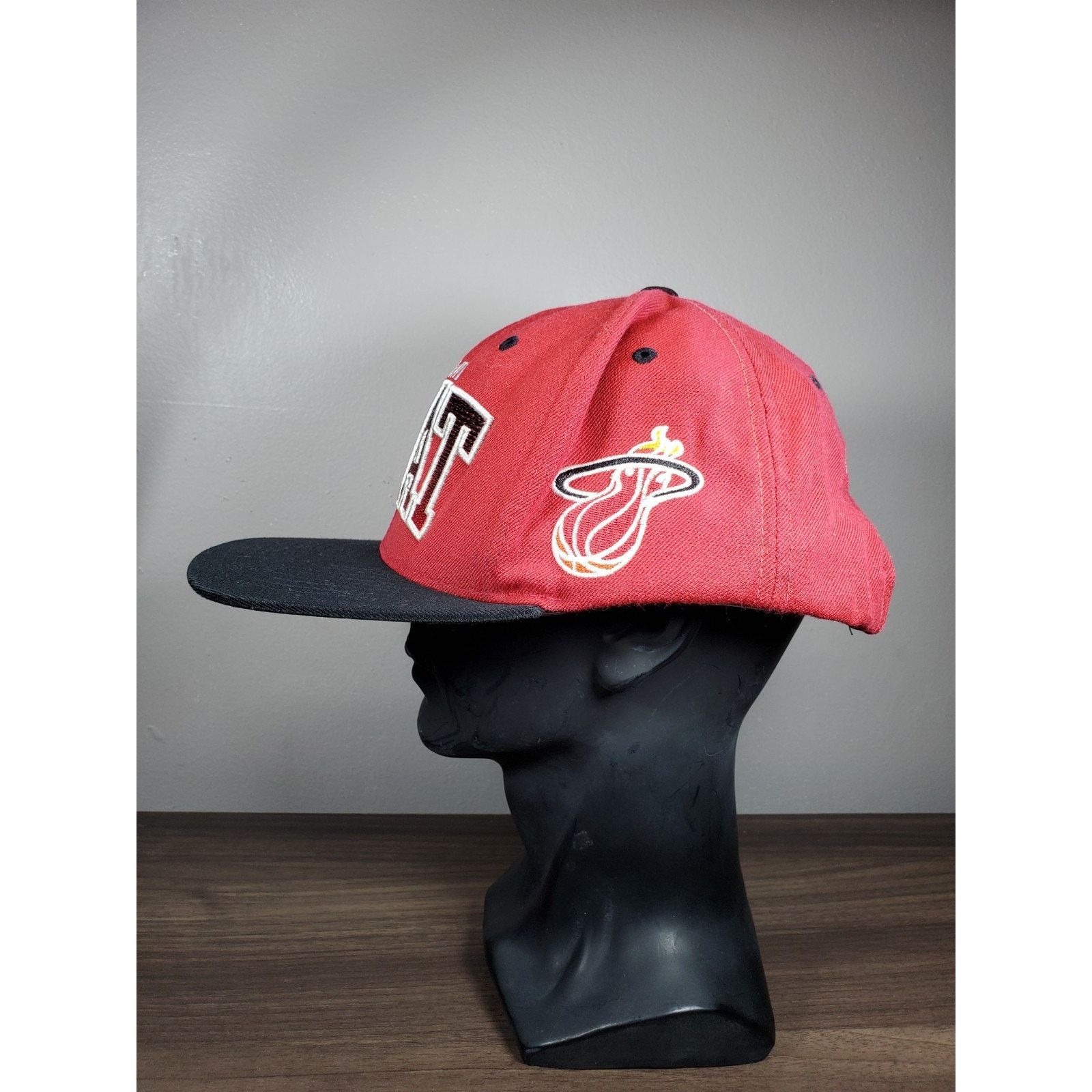 Mitchell & Ness × NBA NBA Hardwood Classic Miami Heat Baseball Cap Snapback Hat Size ONE SIZE - 4 Thumbnail