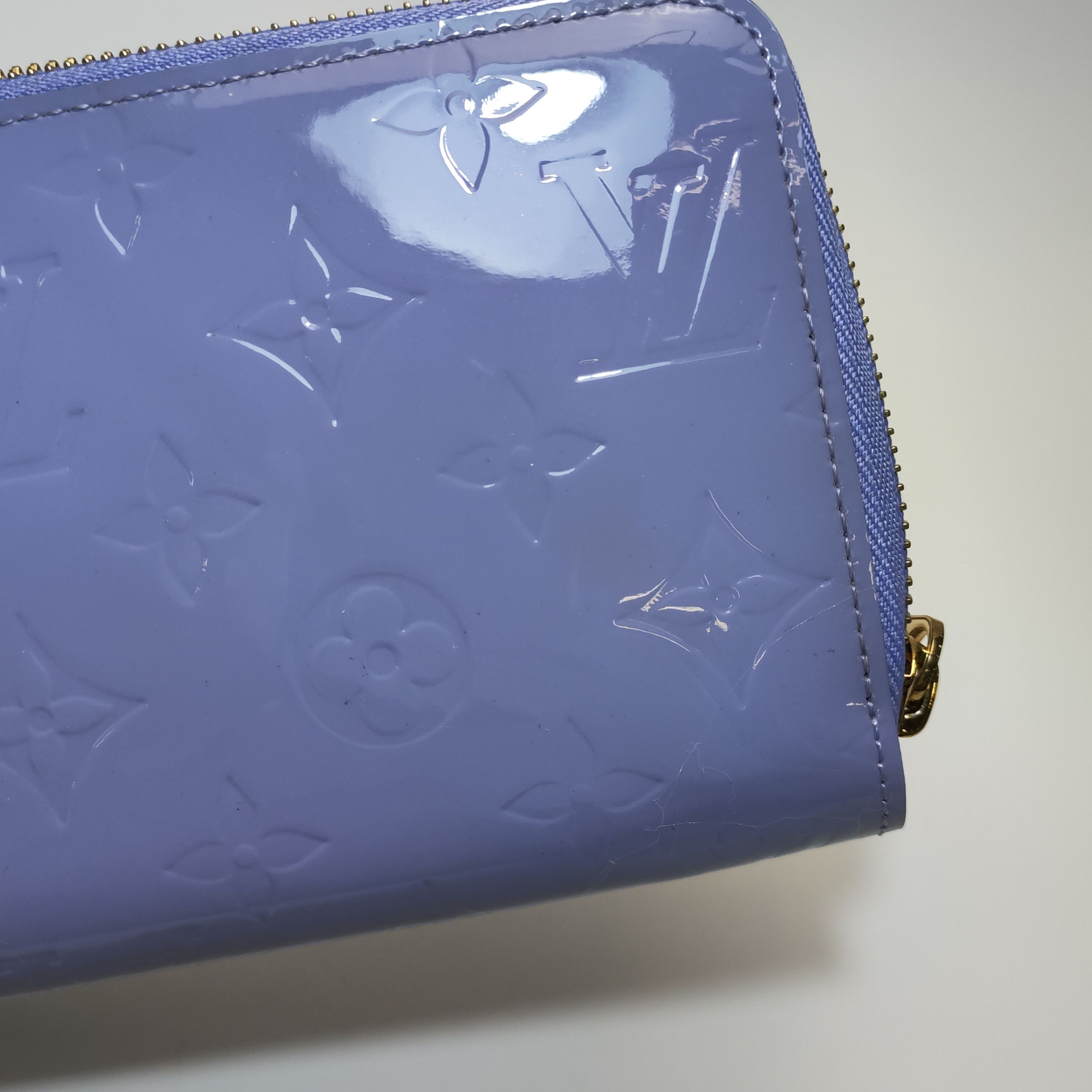Louis Vuitton Louis Vuitton (LV) Zippy patent leather embossed monogram z Size ONE SIZE - 8 Thumbnail
