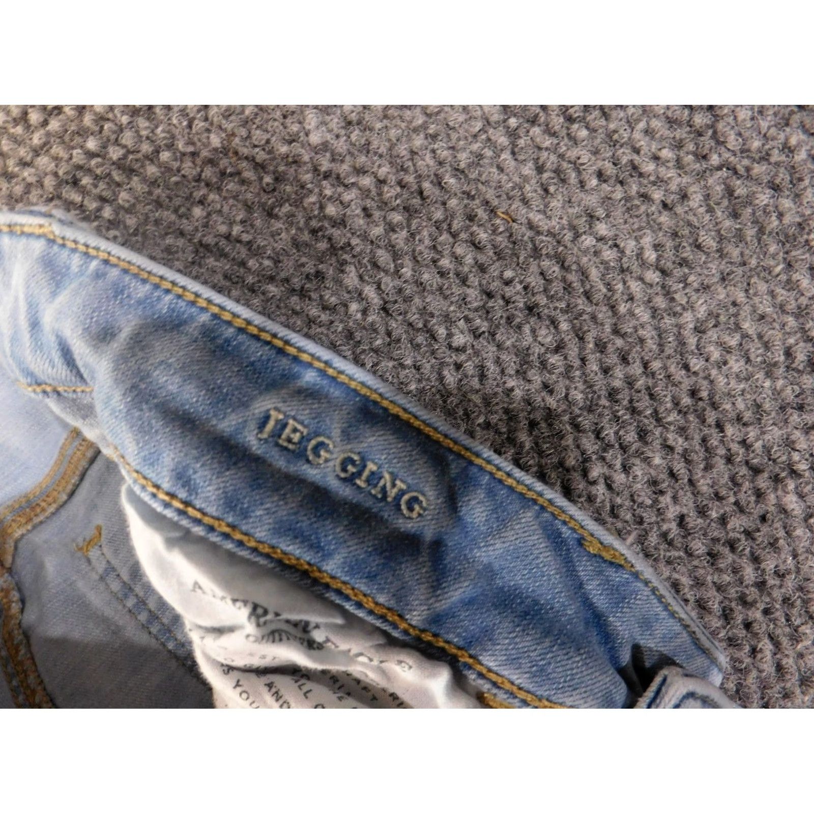American Eagle Outfitters American Eagle Outfitters Jeans Jegging Womens Size 4 Blue Distressed Light Wash Size 27" / US 4 / IT 40 - 6 Thumbnail