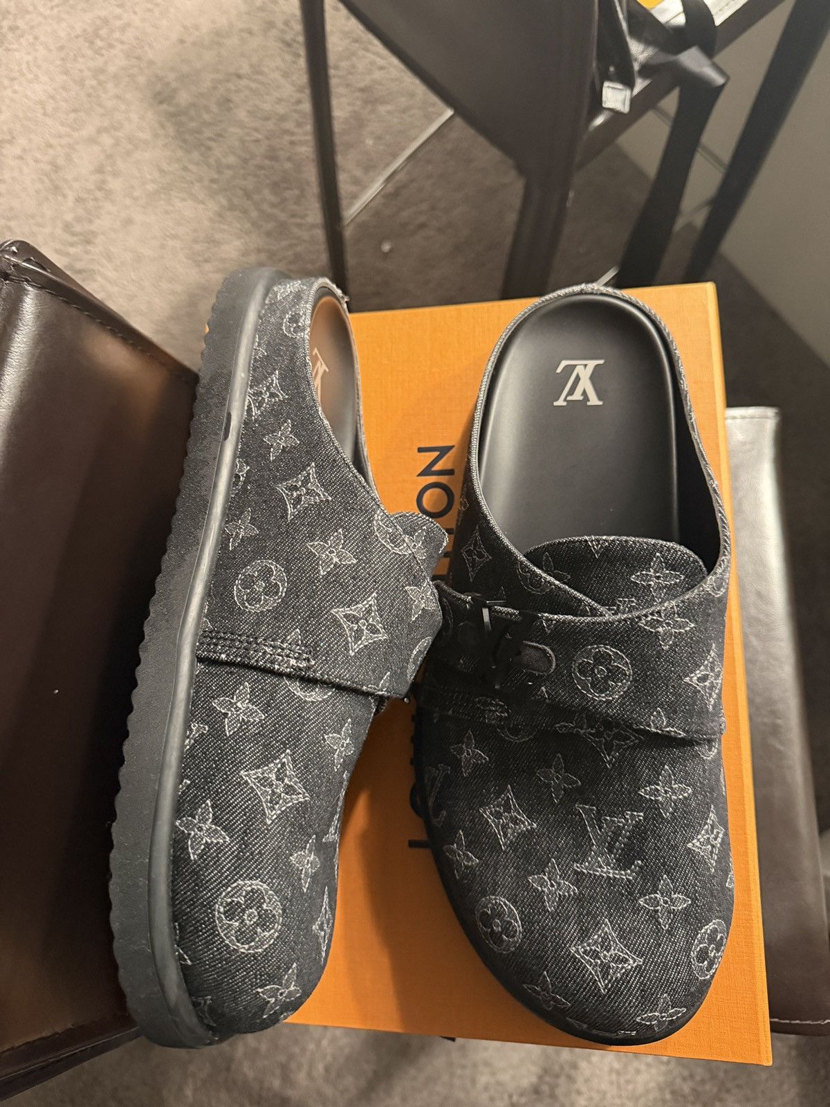 Louis Vuitton LV easy mule Size US 11 / EU 44 - 2 Thumbnail
