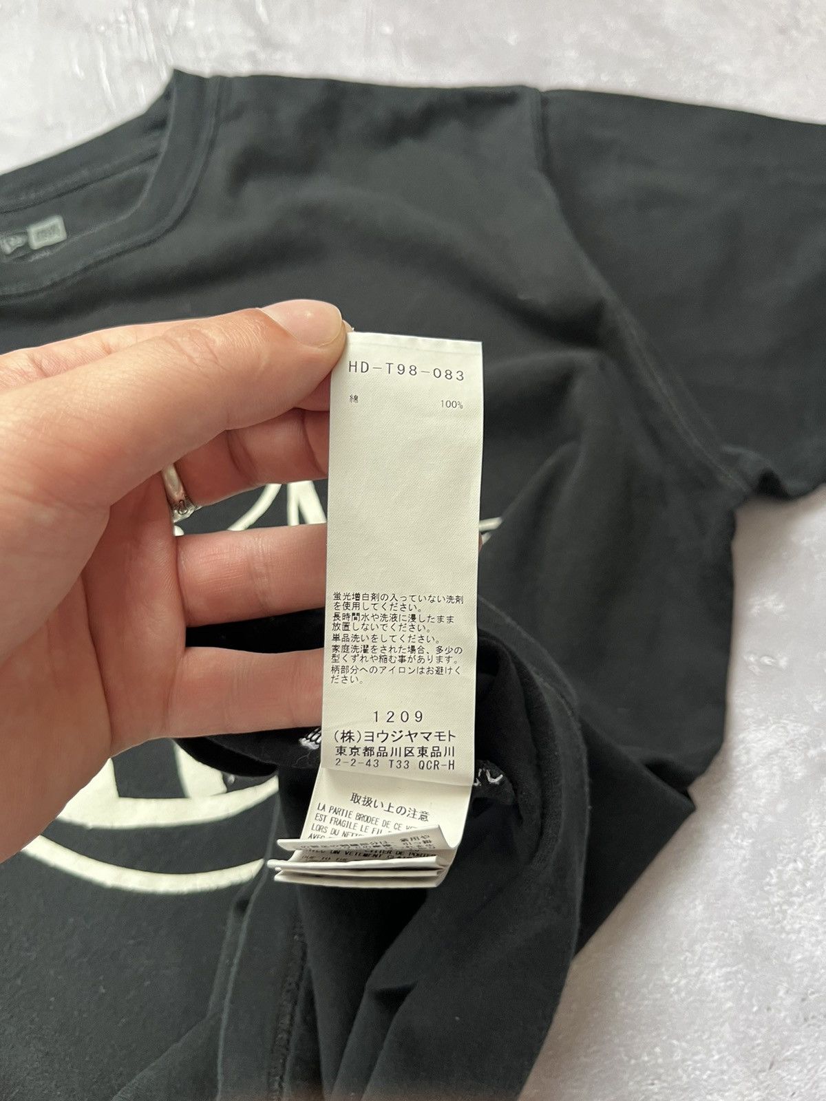 New Era × Yohji Yamamoto Rare New Era X Yohji Yamamoto Black T-Shirt Tee Size L / 4 Size US L / EU 52-54 / 3 - 8 Thumbnail